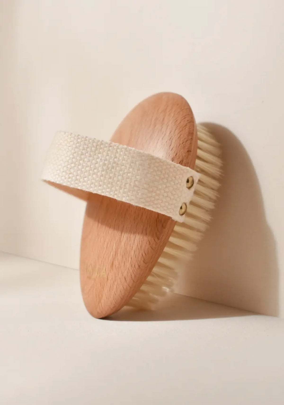 La brosse corps massage à sec de chez Bachca