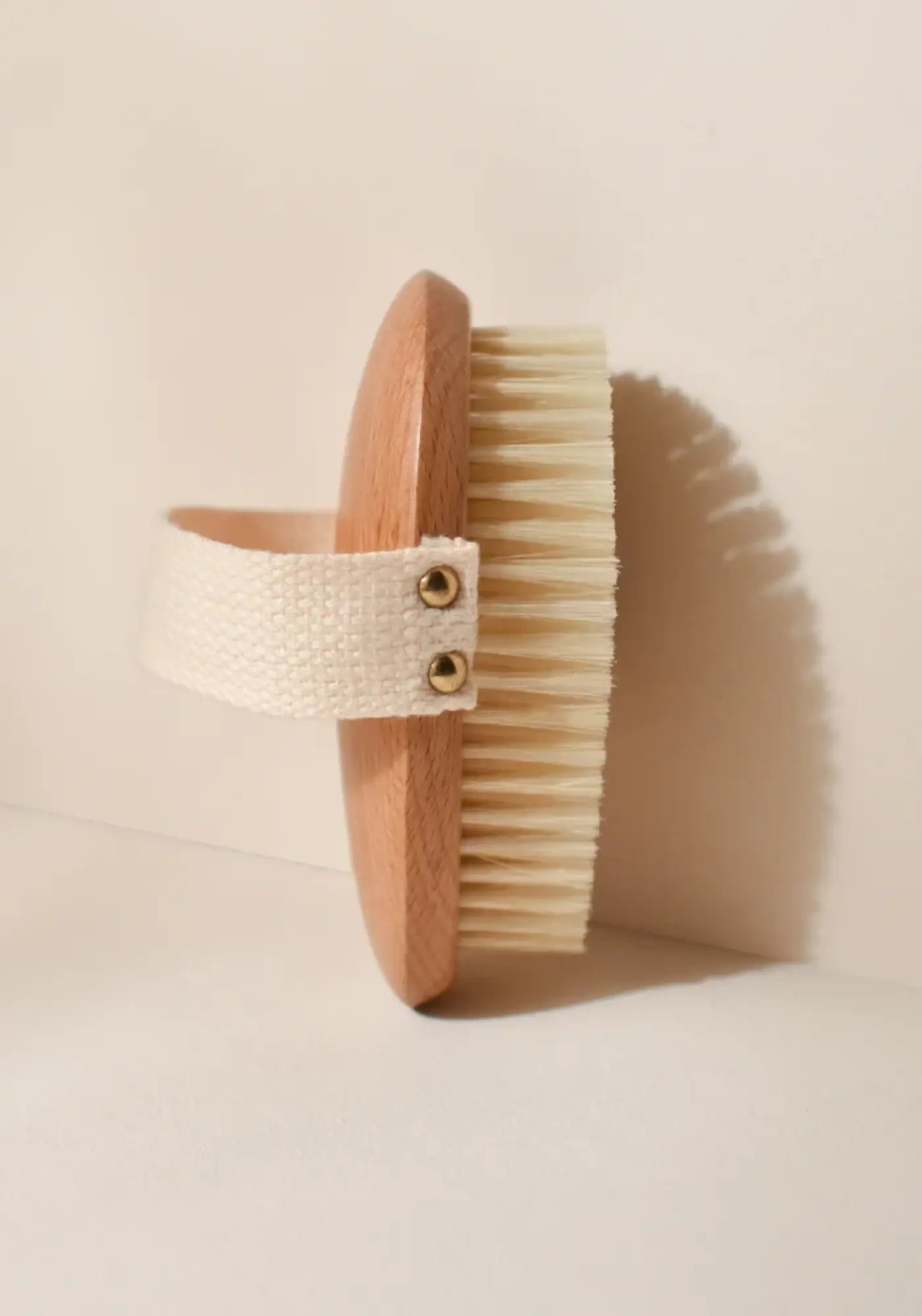 La brosse corps massage à sec de chez Bachca