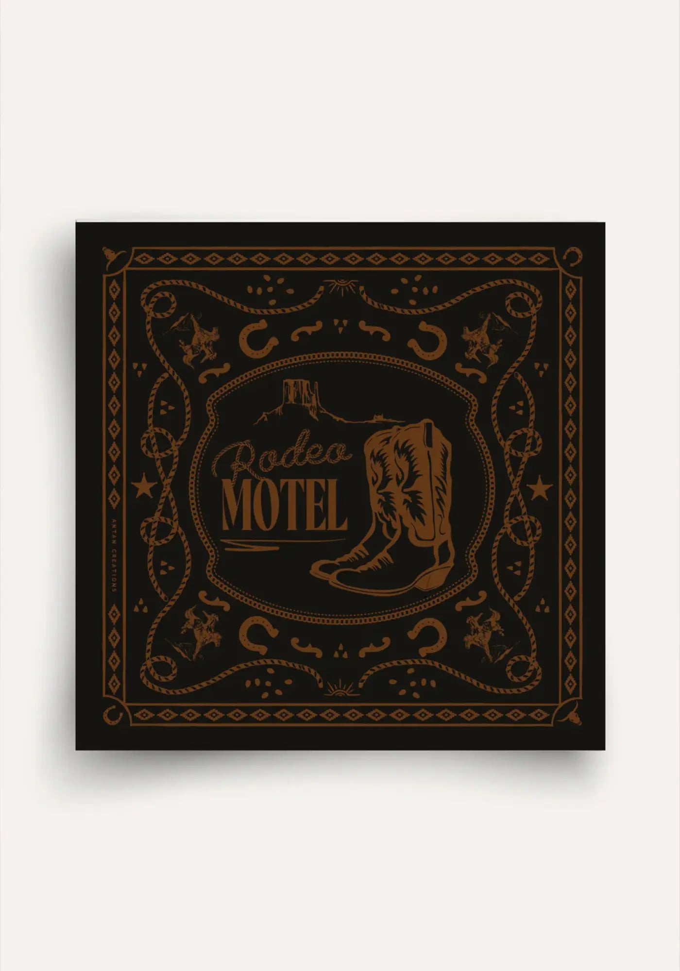 Le carré de laine rodéo motel black de chez Antan Créations
