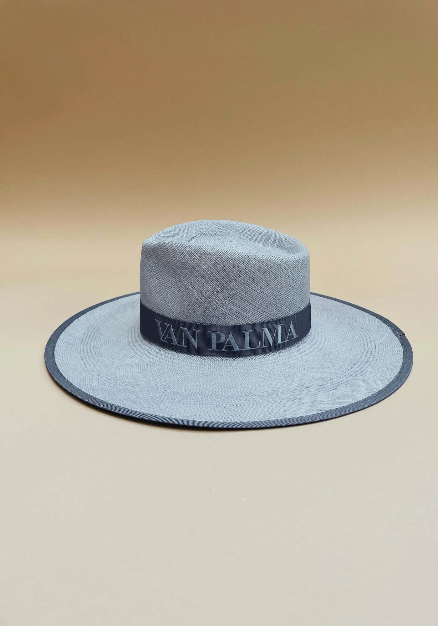 Le chapeau de paille Pat baby blue pour femme de chez Van Palma