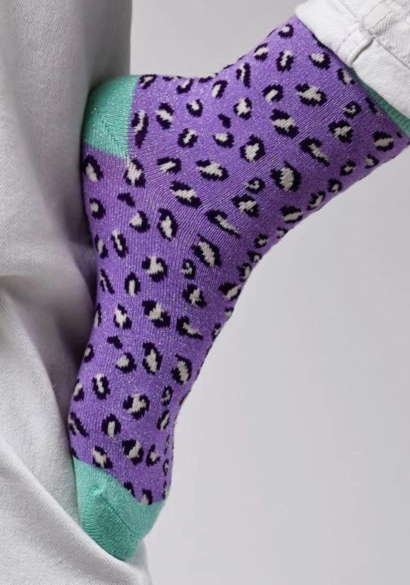 Chaussettes pour femme à motif léopard violet de chez Billybelt