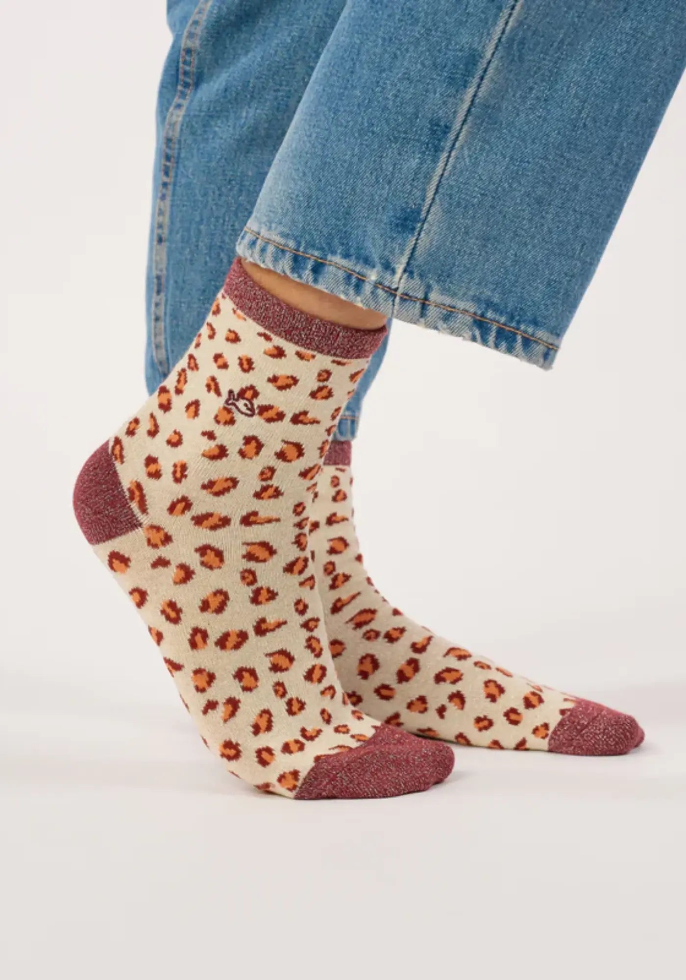 Les chaussettes à motif léopard beige et orange de chez Billybelt
