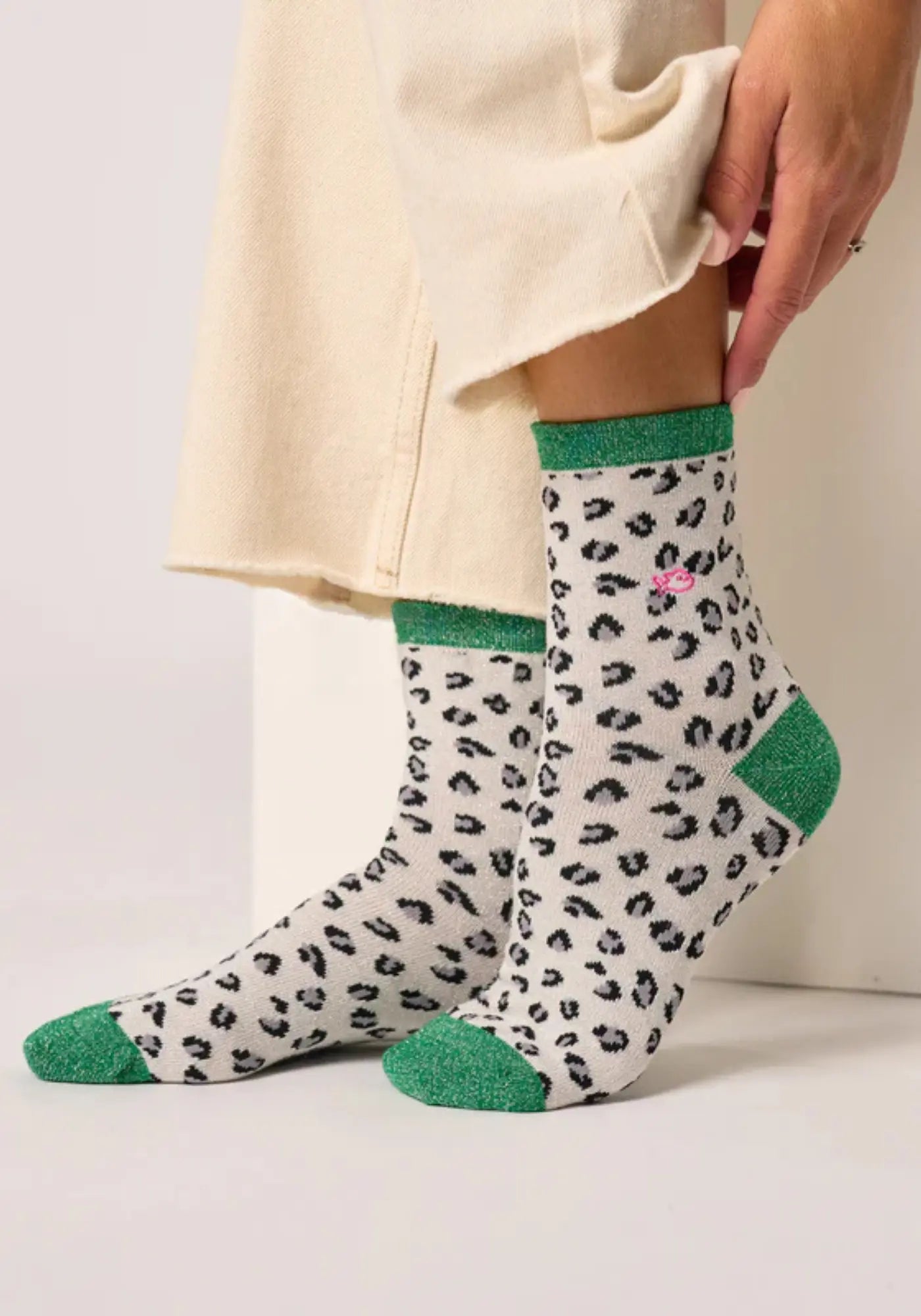 Les chaussettes à motif léopard blanc et vert de chez Billybelt