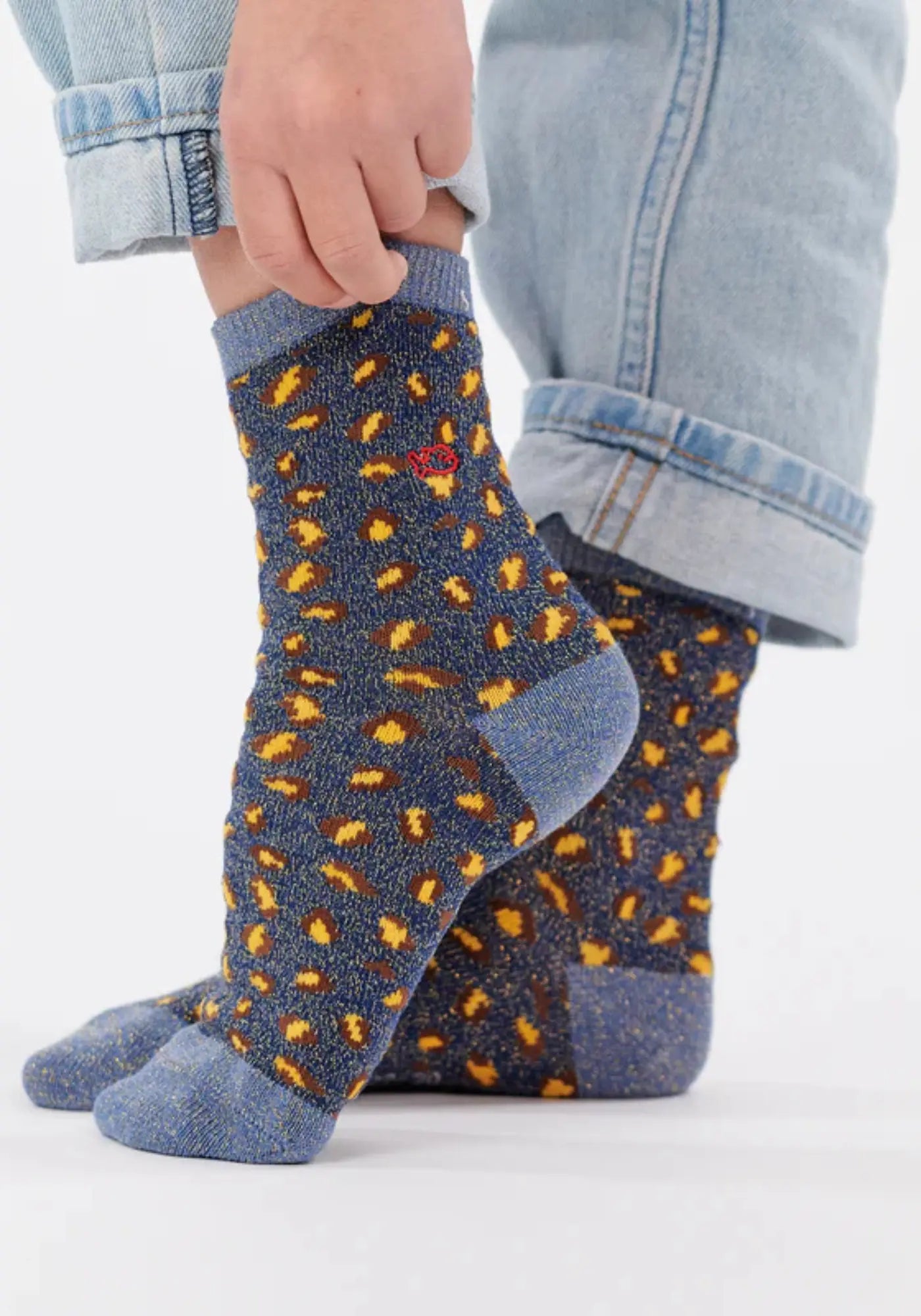 Les chaussettes à motif léopard marine et jaune de chez Billybelt
