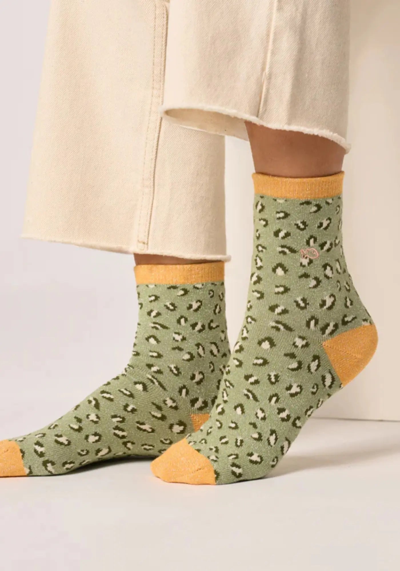 Les chaussettes à motif léopard vert clair et orange de chez Billybelt