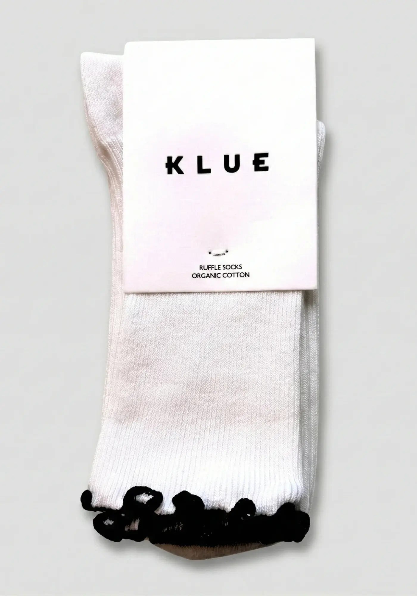 Les chaussettes en coton biologique black with ruffles de chez Klue