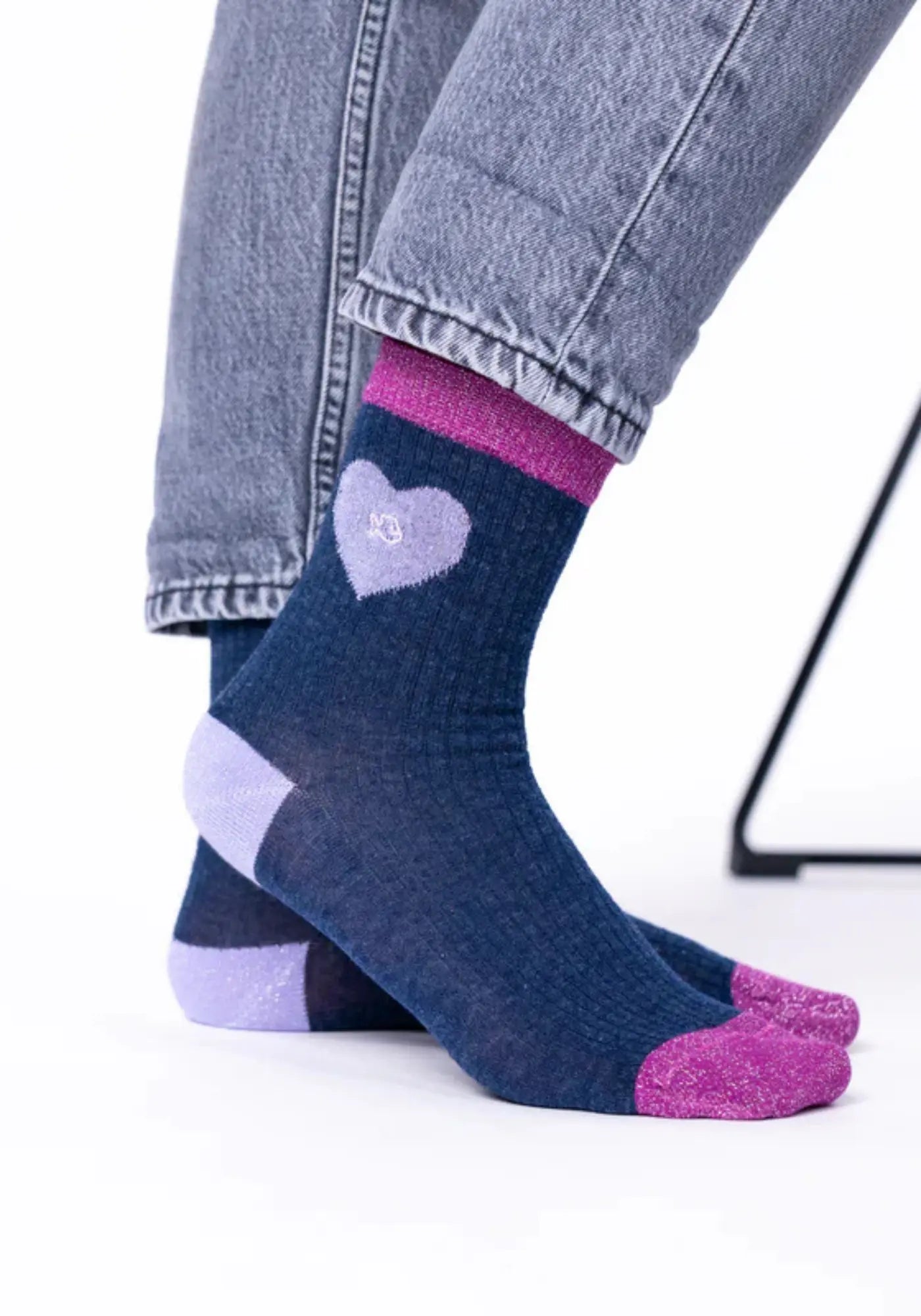 Les chaussettes en coton peigné coeur marine et lilas de chez Billybelt