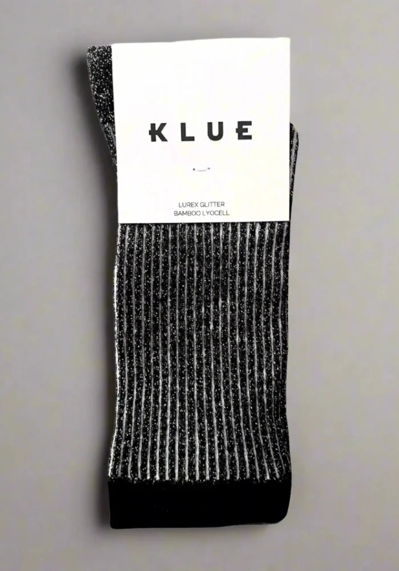 Les chaussettes lurex à rayures noires de chez Klue