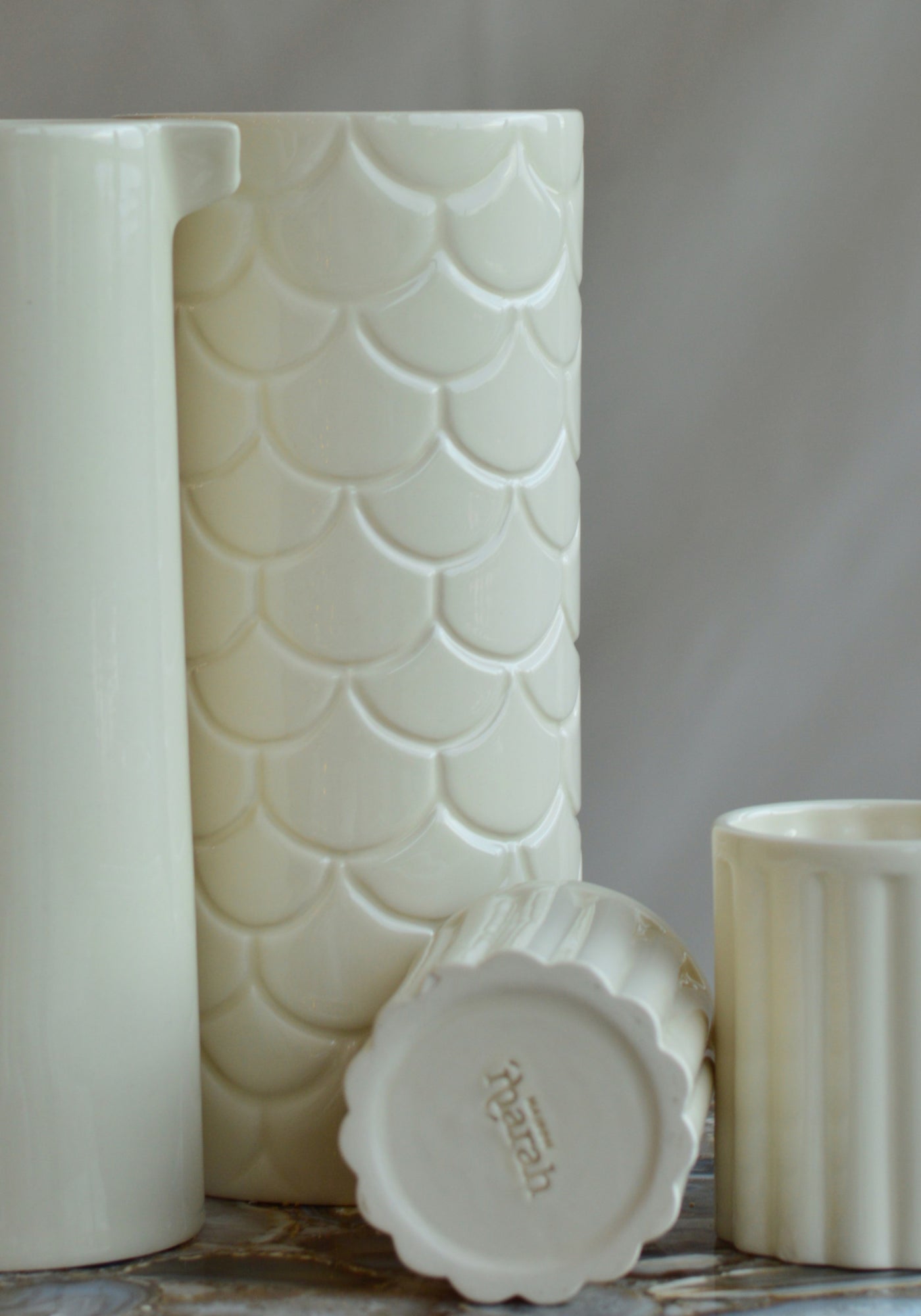 La collection pichet, vase et mug en Grès beige de chez Maison Marah