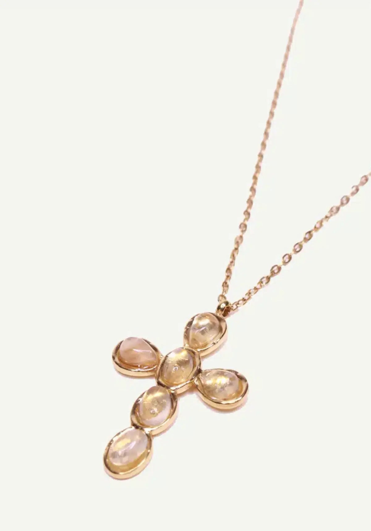Le collier Allegra nude de chez Caprice Paris