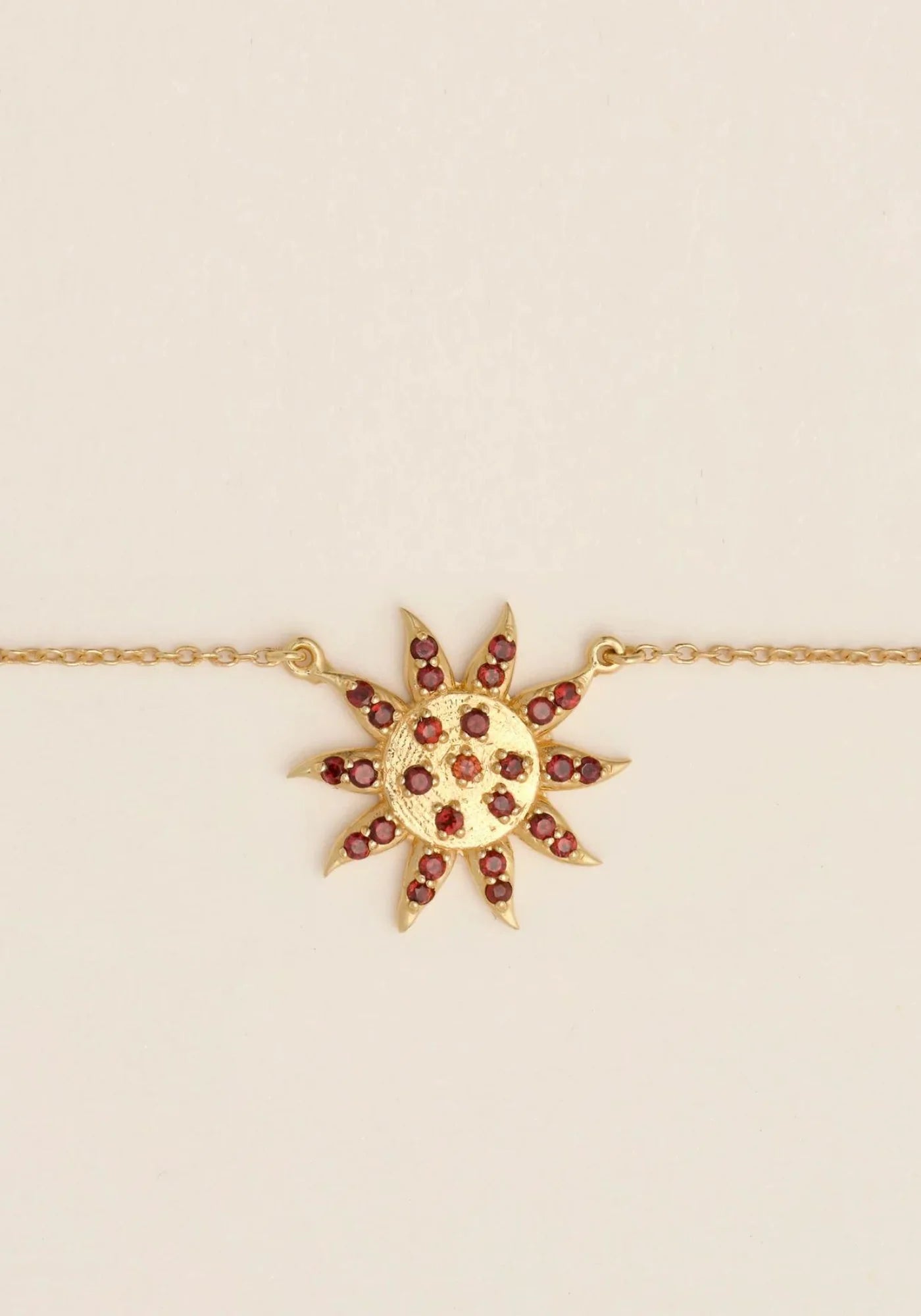 Le collier Mini Sun grenat pour femme de chez Ucciani