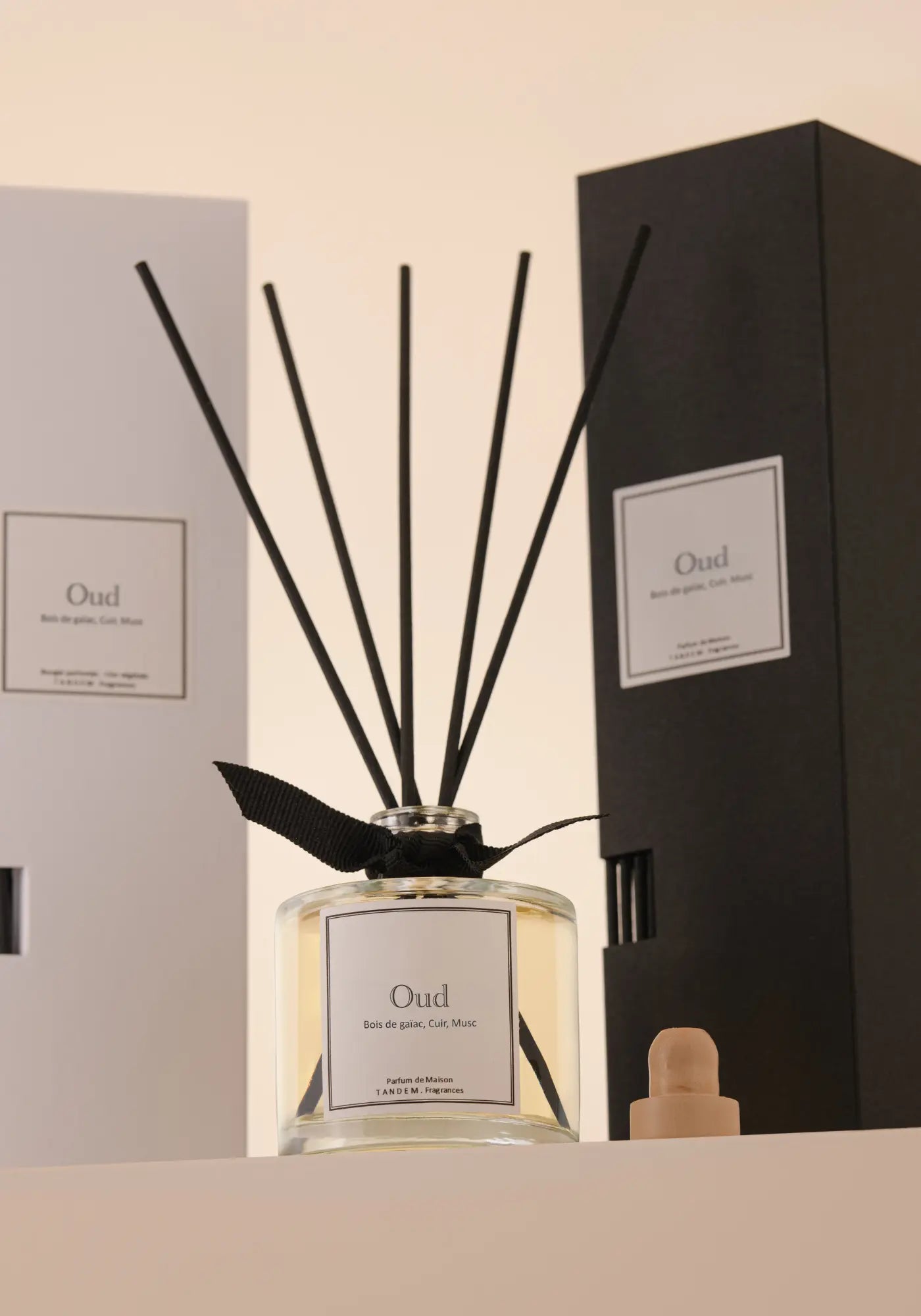 Le diffuseur à batonnets 100ml oud de chez Tandem Fragrances