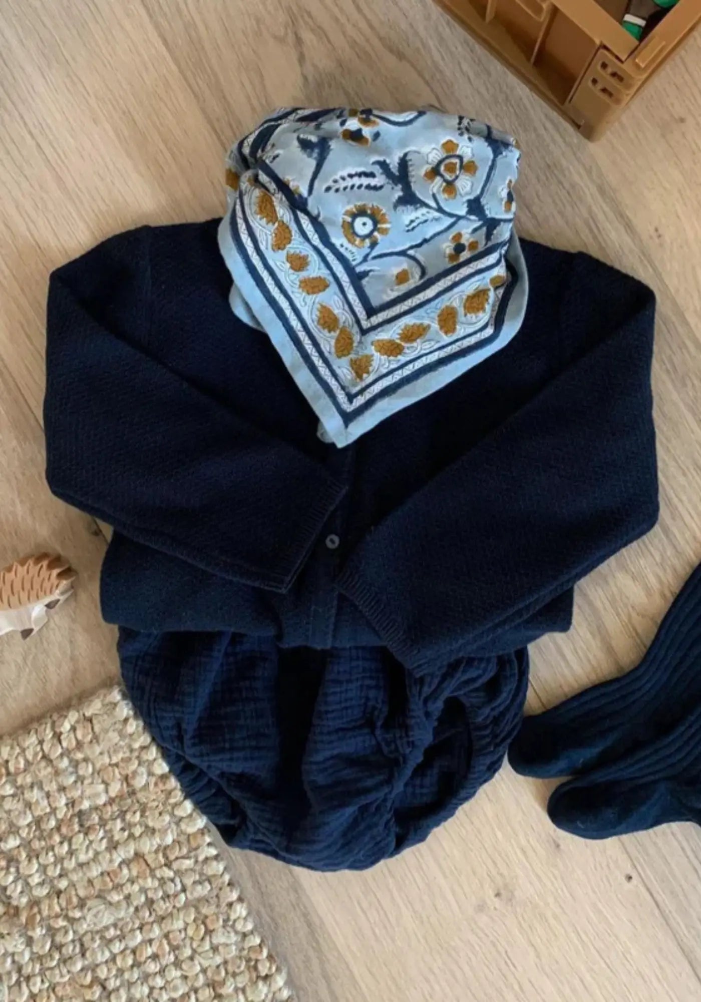 Le foulard delhi kids 50cm bleuet de chez So Family