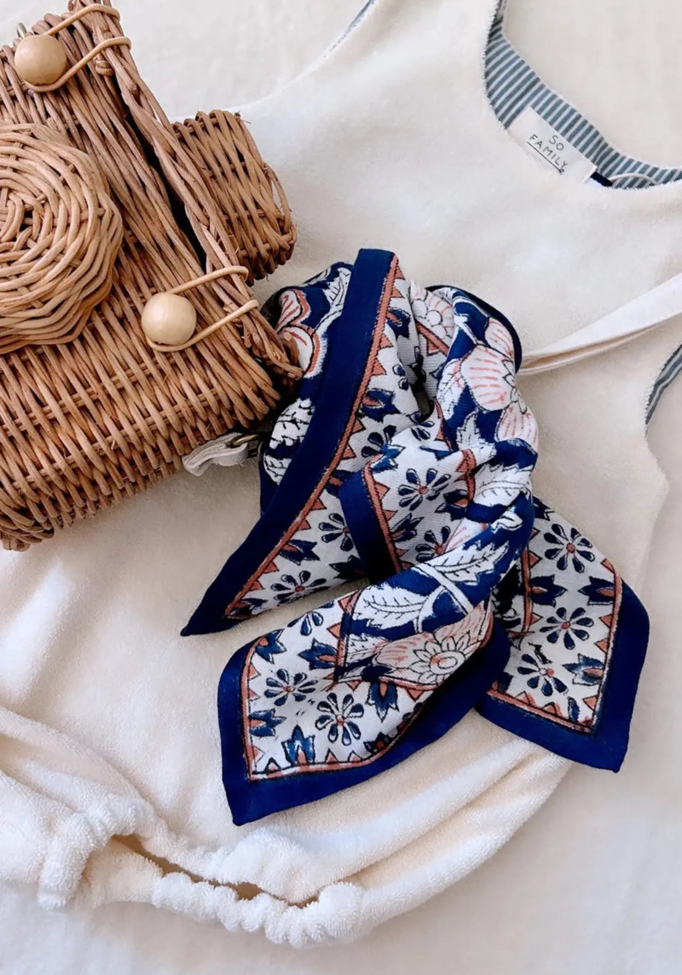 Le foulard delhi kids 50cm cobalt de chez So Family