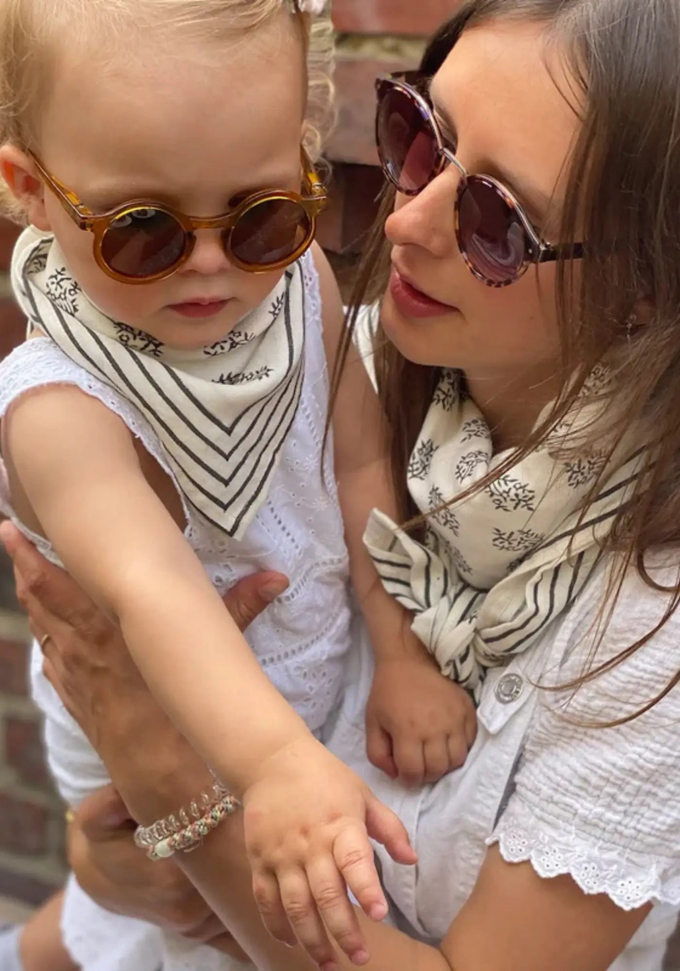 Le foulard delhi kids 50cm latte de chez So Family