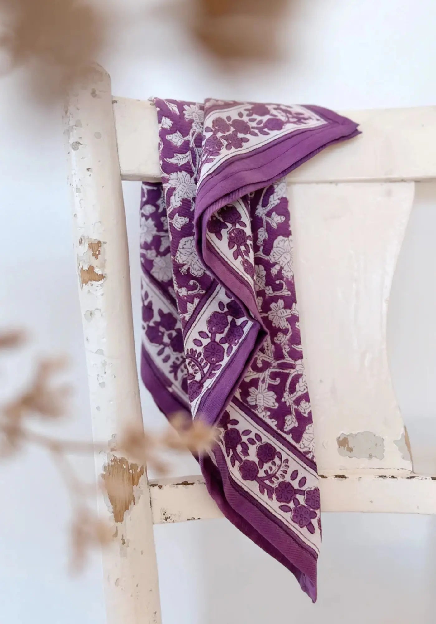 Le foulard delhi kids 50cm lilas de chez So Family