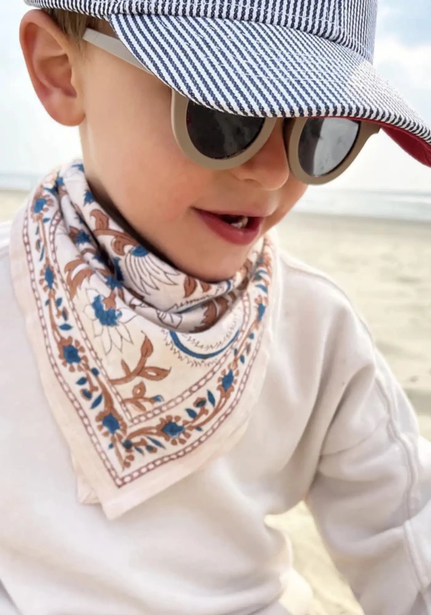 Le foulard delhi kids 50cm prusse de chez So Family
