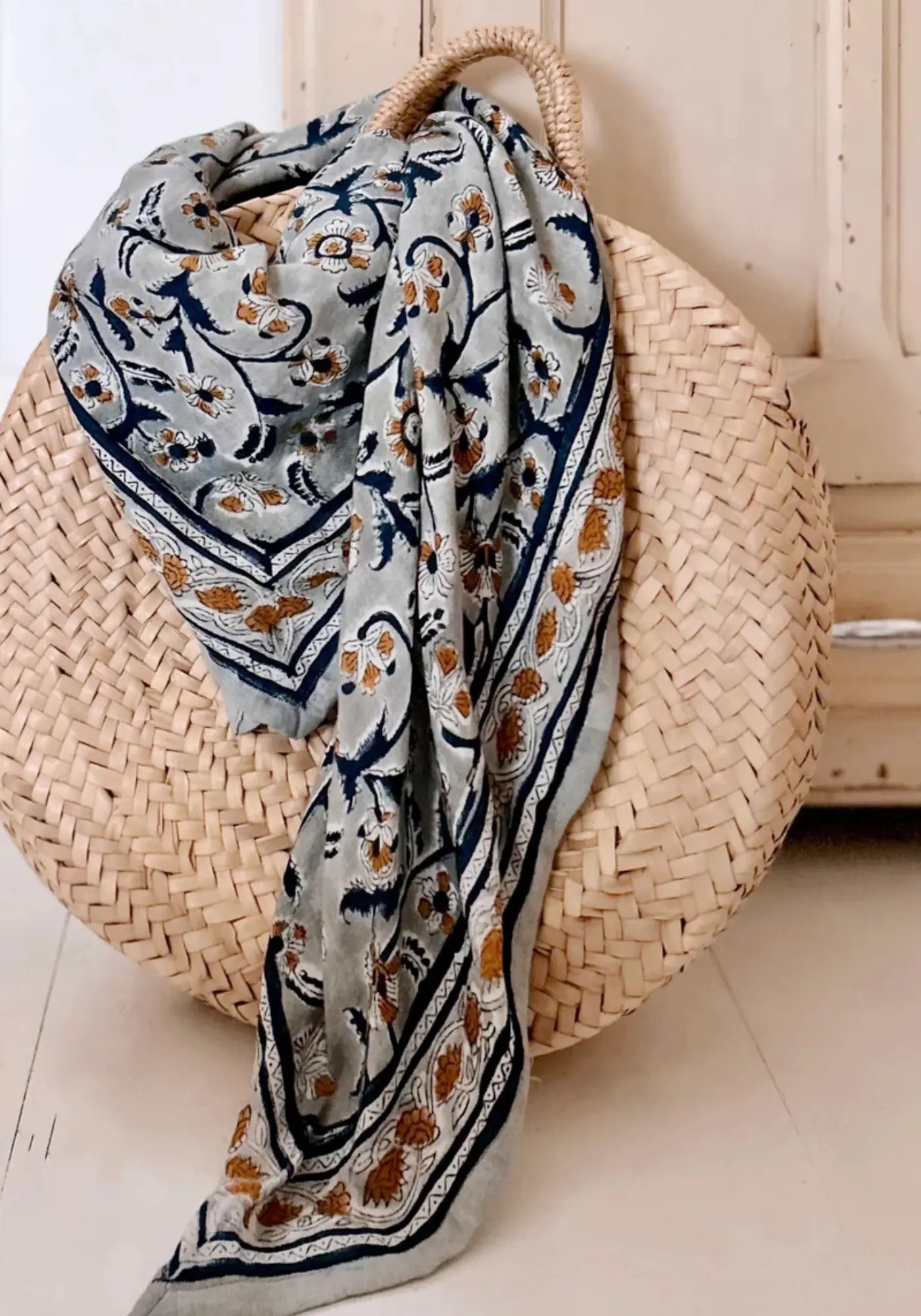 Le foulard delhi mum 100cm bleuet de chez So Family