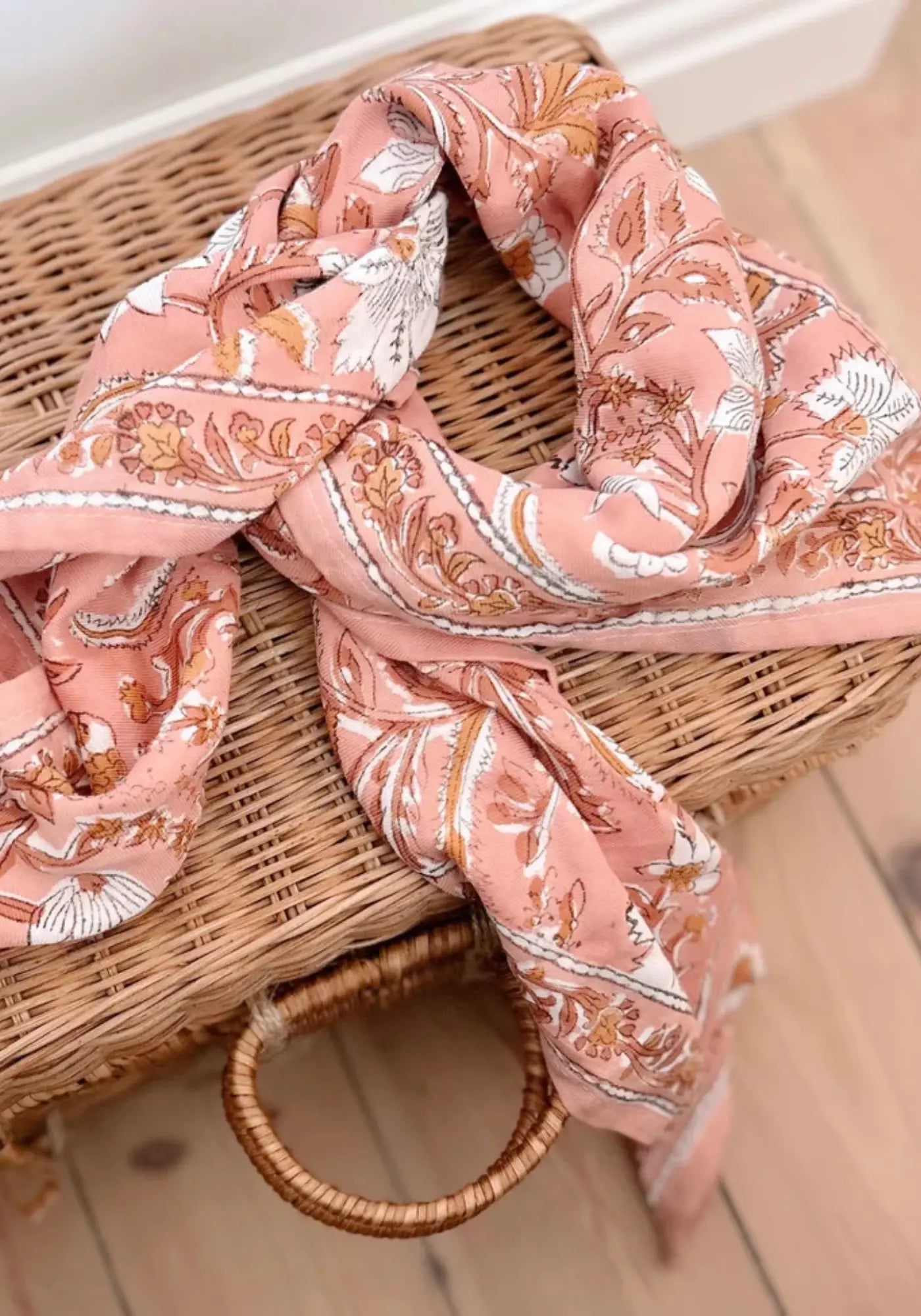 Le foulard delhi mum 100cm blush de chez So Family