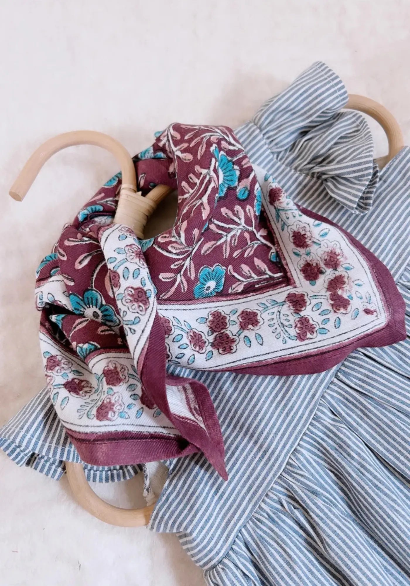 Le foulard delhi mum 100cm figue de chez So Family