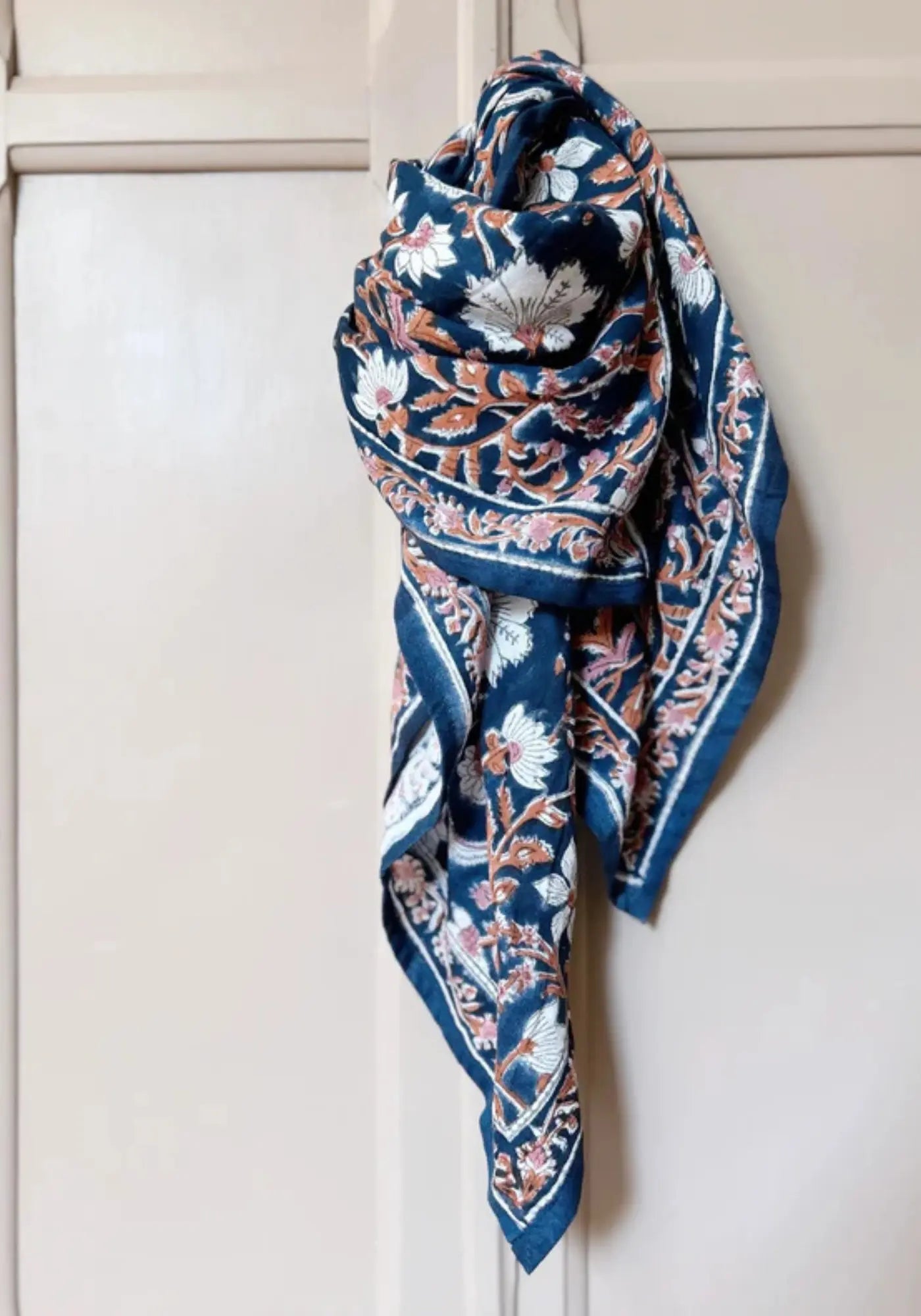 Le foulard delhi mum 100cm minuit de chez So Family