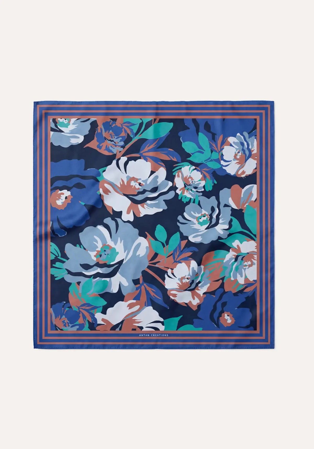 Le foulard wild flowers plein air de chez Antan Créations