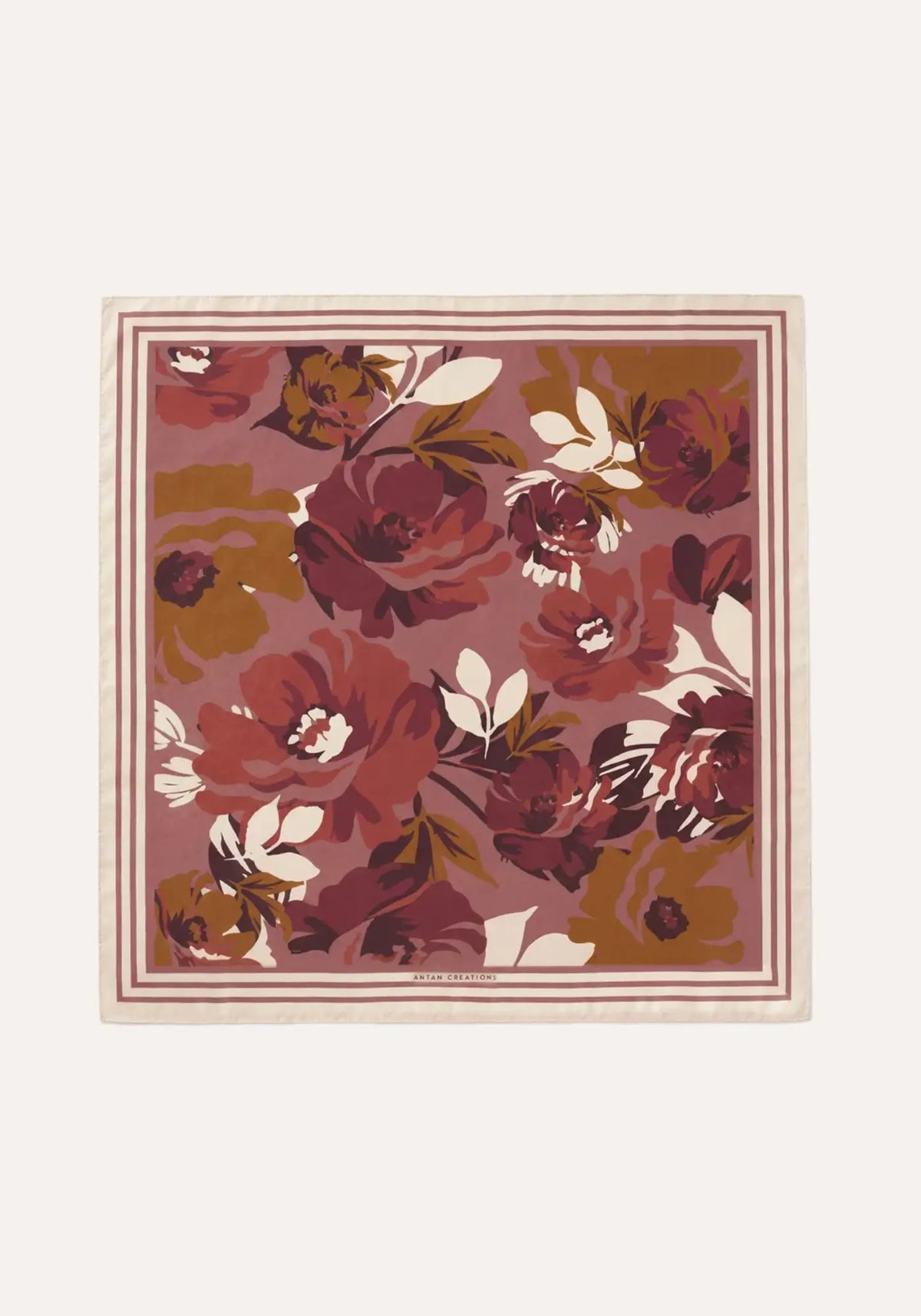 Le foulard wild flowers poudre de chez Antan Créations