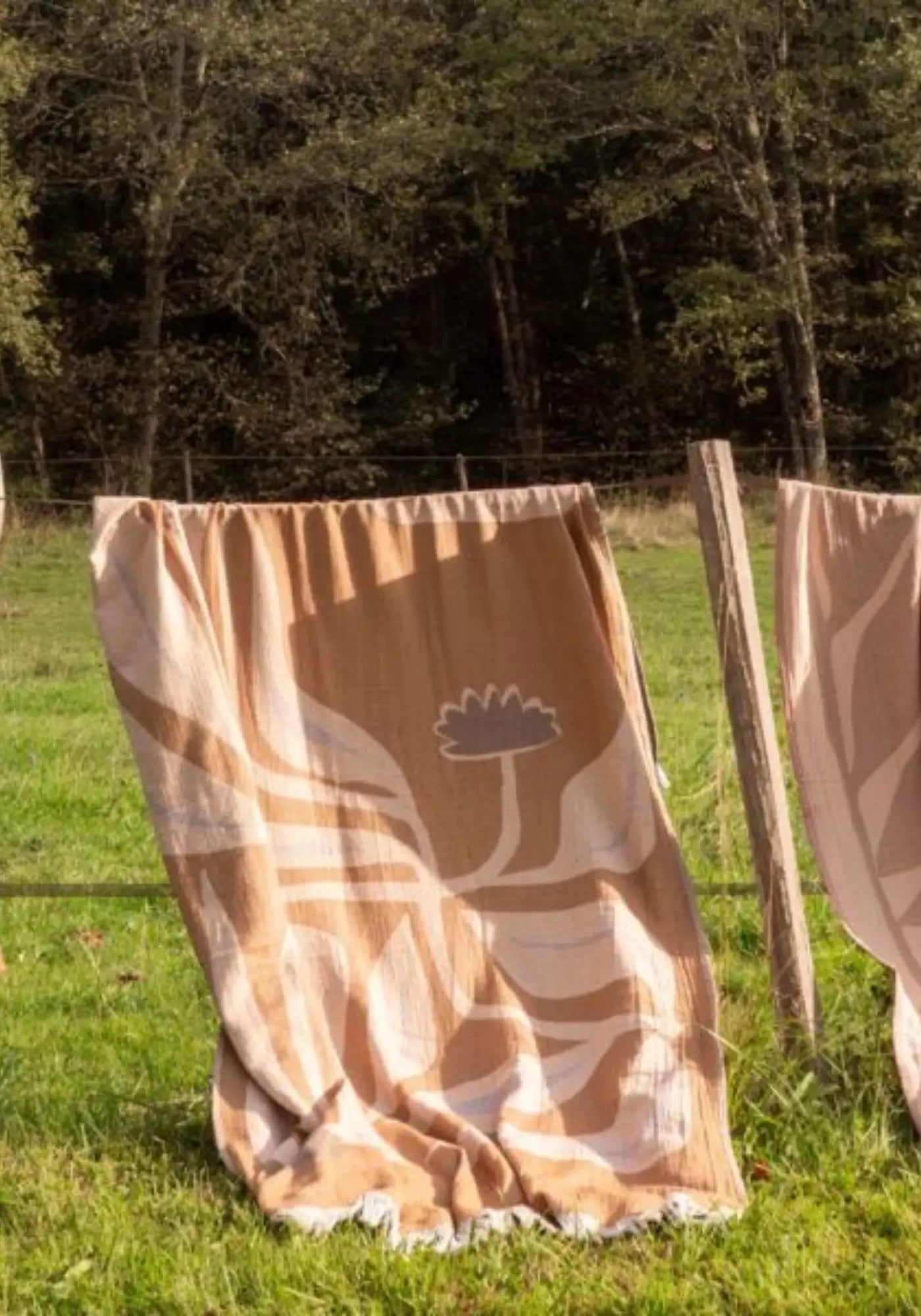 La fouta frangée en coton reccyclée texas lambar de chez Bed and Philosophy