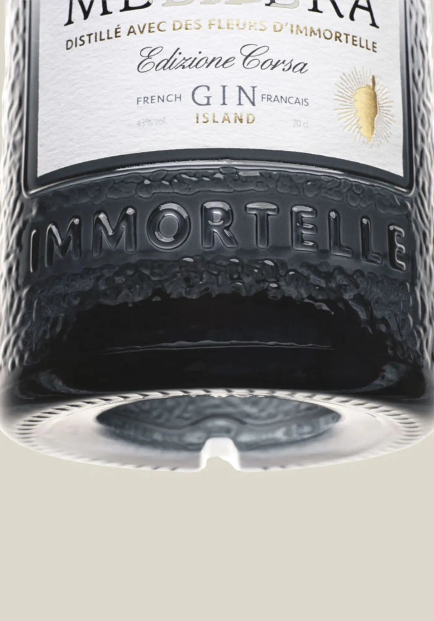 Zoom sur la bouteille de gin Melifera edizione corsa 