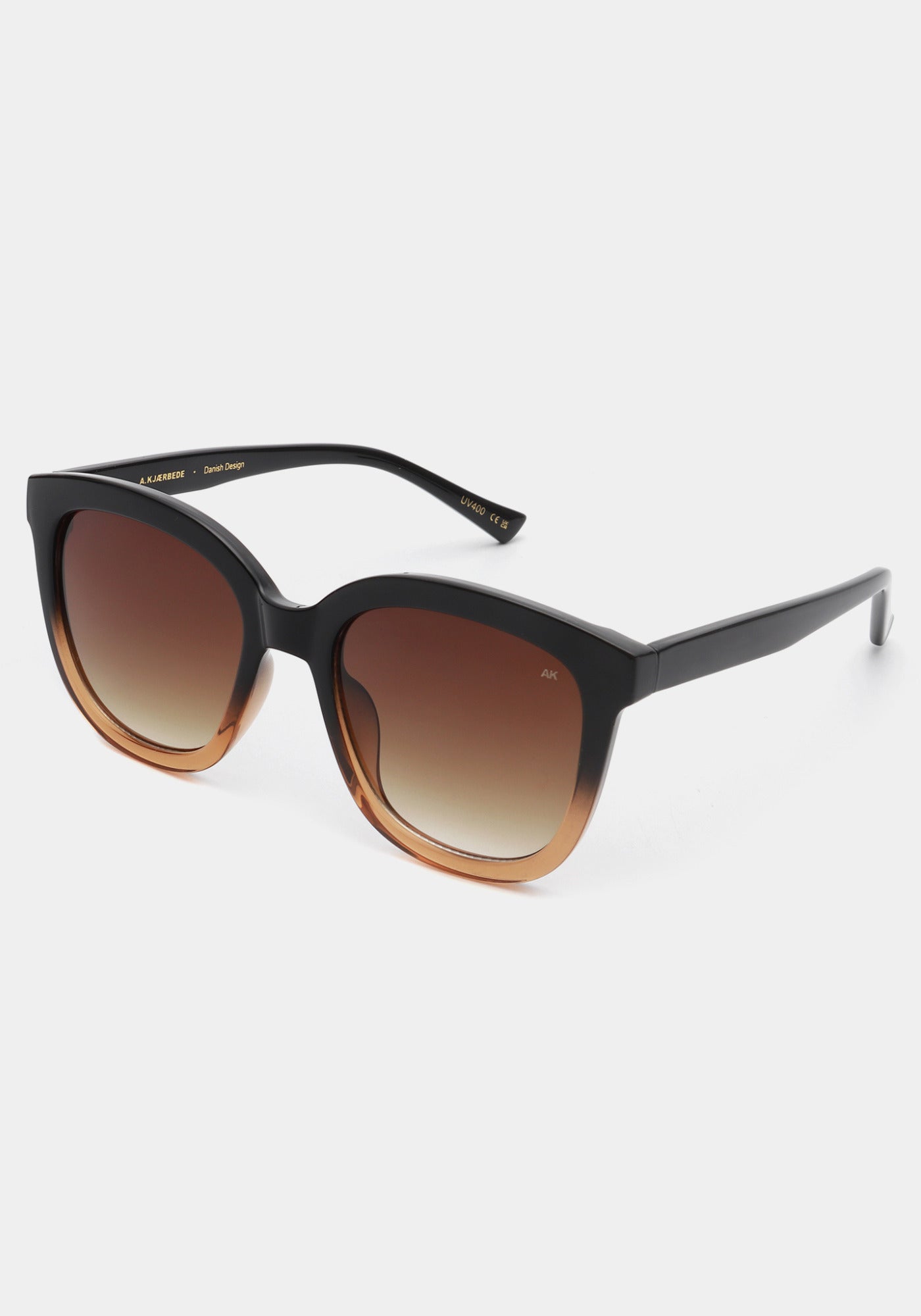 Les lunettes de soleil Billy black brown transparent de chez A.Kjaerbede