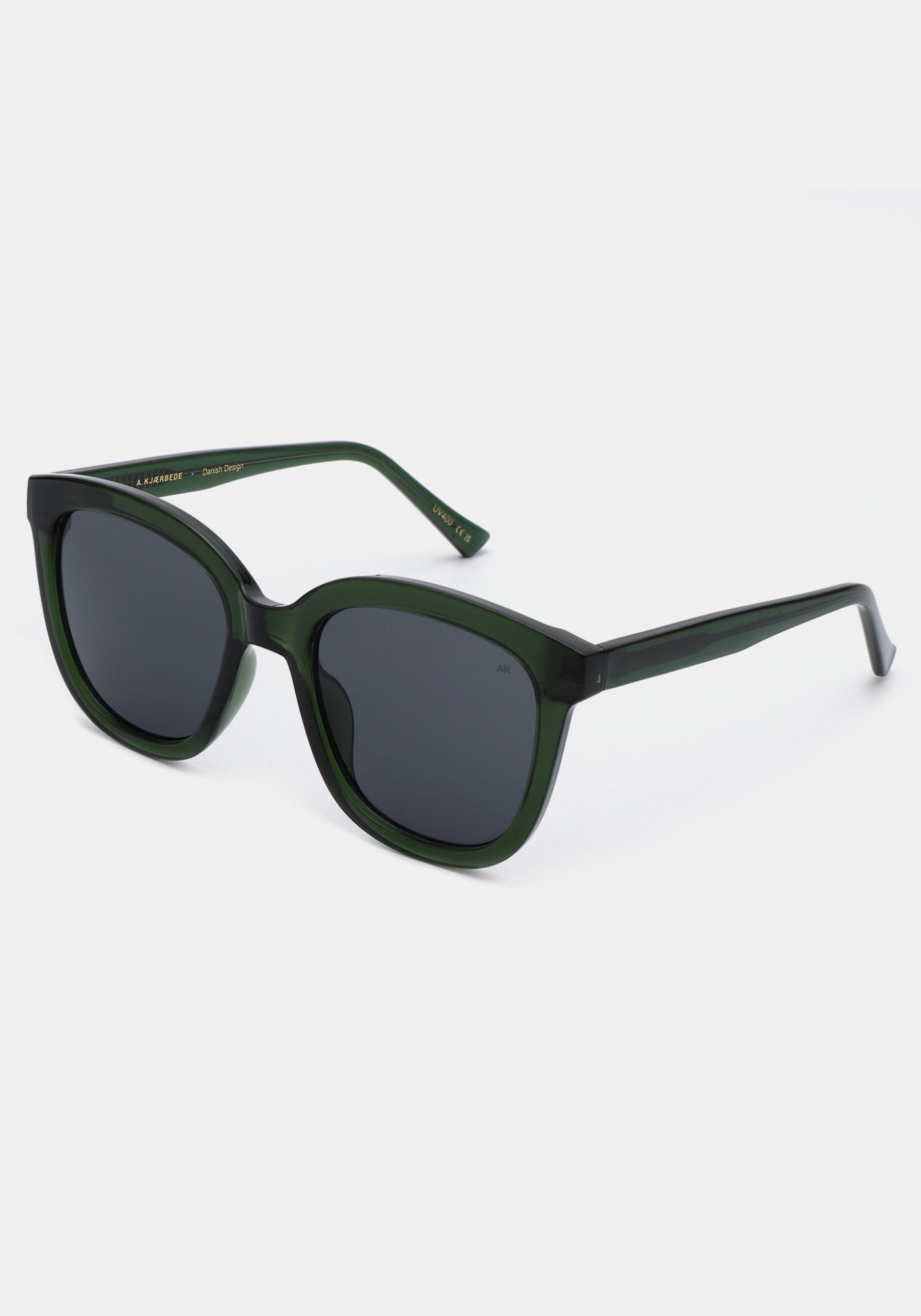 Les lunettes de soleil Billy dark green transparent de chez A.Kjaerbede