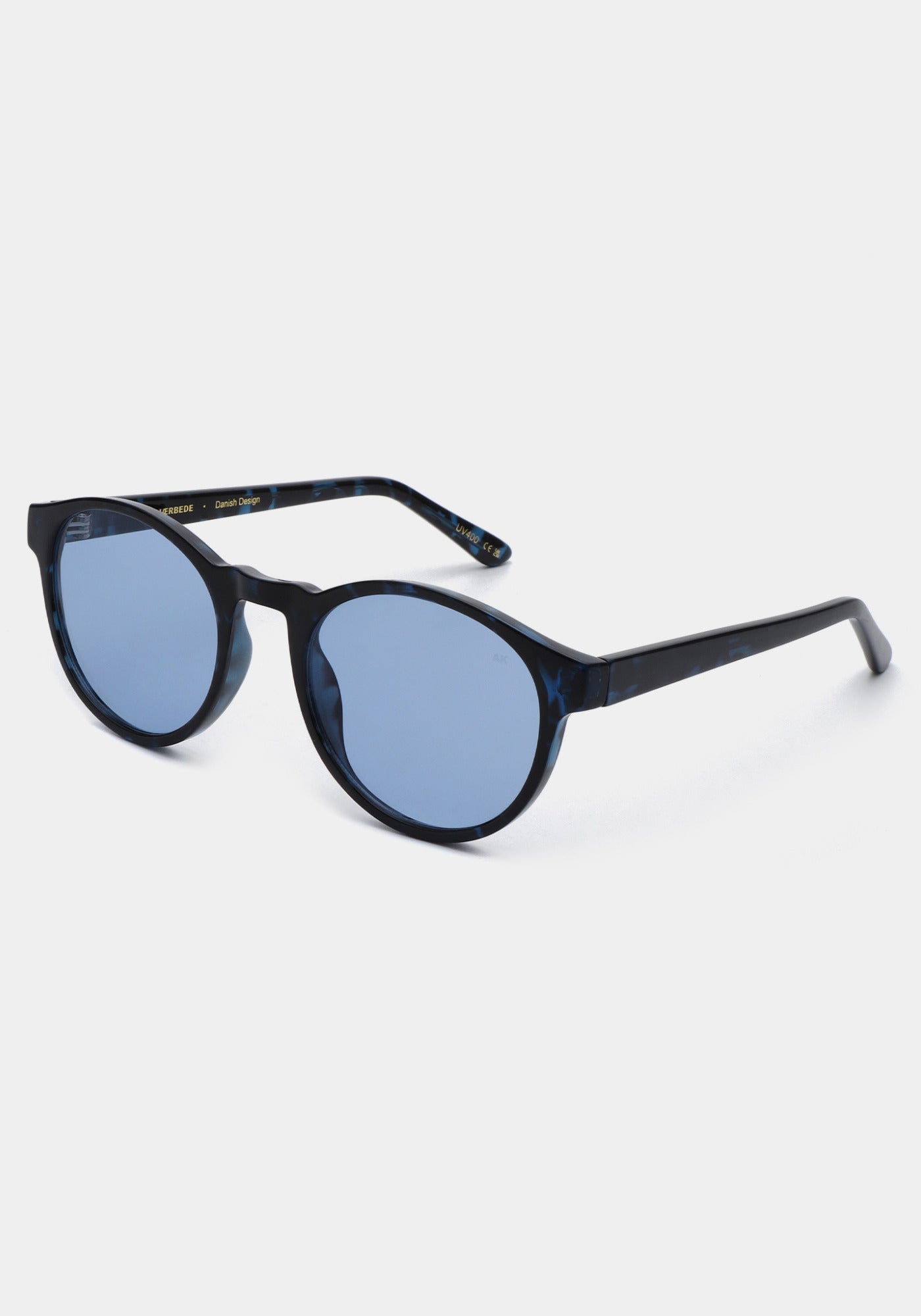 Les lunettes de soleil Marvin demi blue de chez A.Kjaerbede