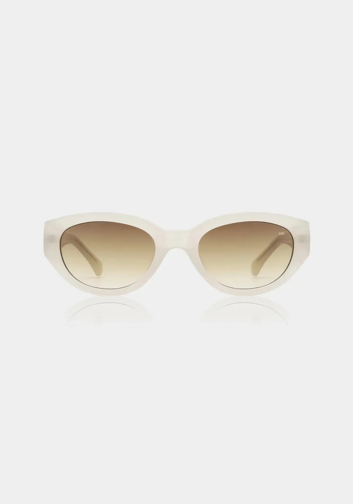 Les lunettes de soleil Winnie cream bone de chez A.Kjaerbede