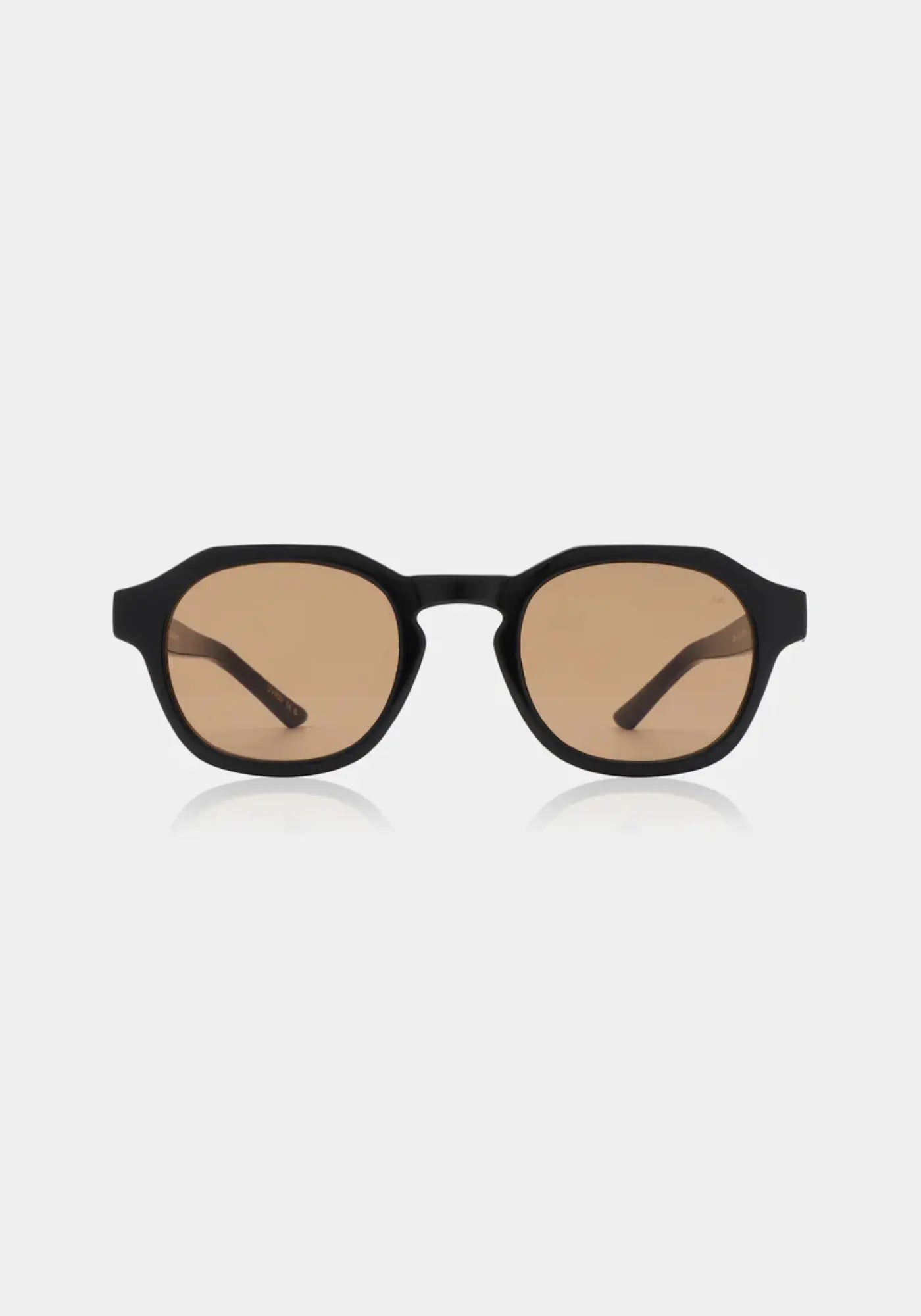 Les lunettes de soleil Zan black de chez A.kjaerbede
