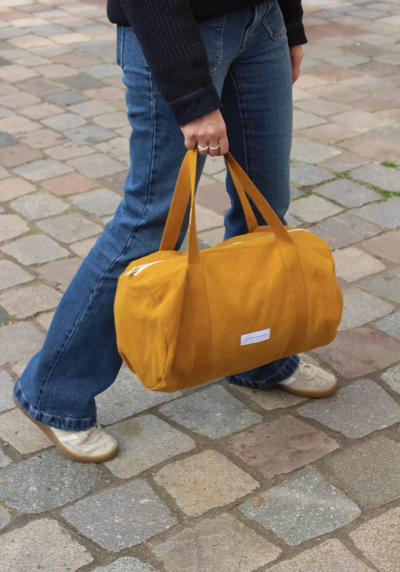 Le mini sac bowling jaune safran des Pensionnaires