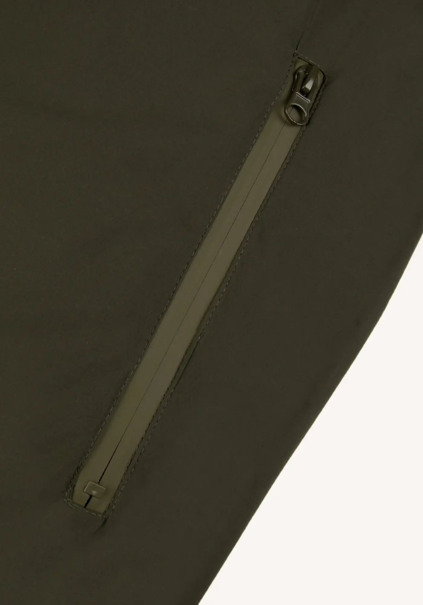 Zoom sur la parka imperméable montaud de chez Faguo