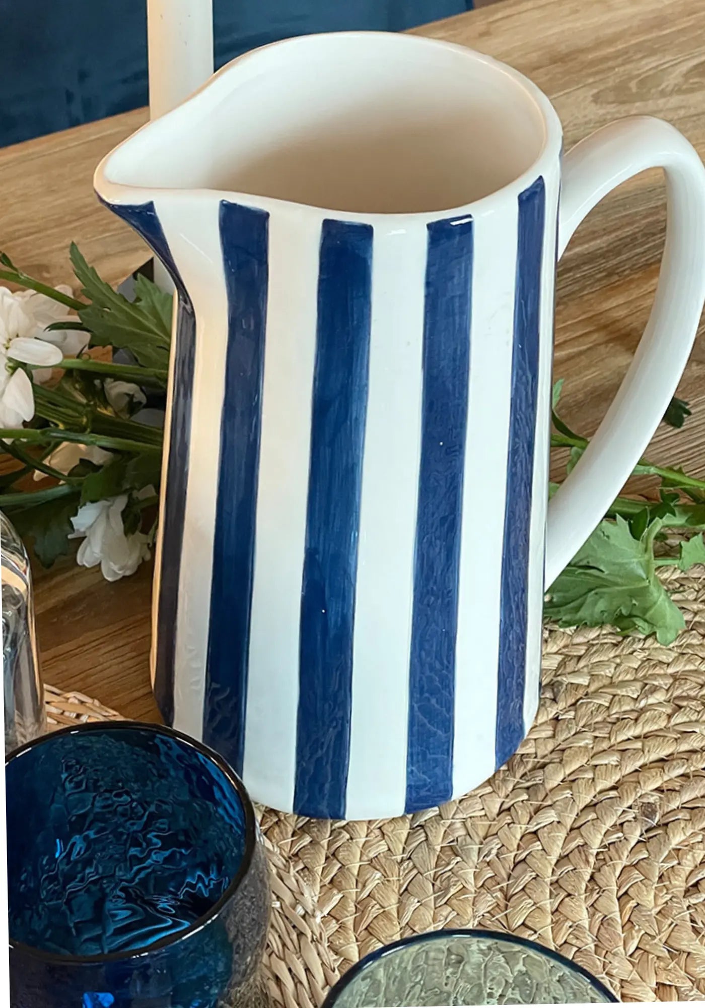 Le pichet rayure bleu de chez Opjet