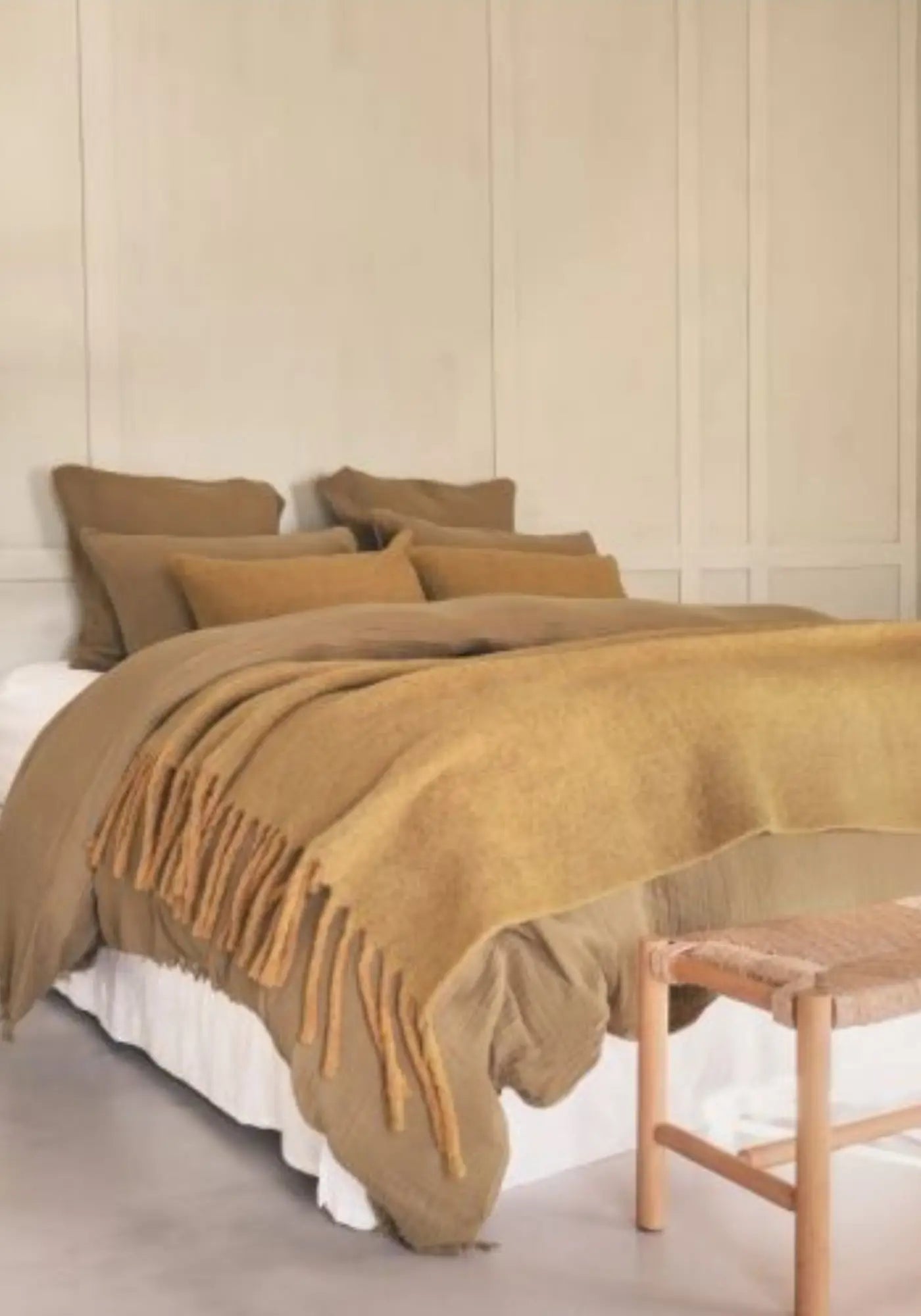 Le plaid crumble 125 x 200 cm miel chiné de chez Bed and Philosophy 