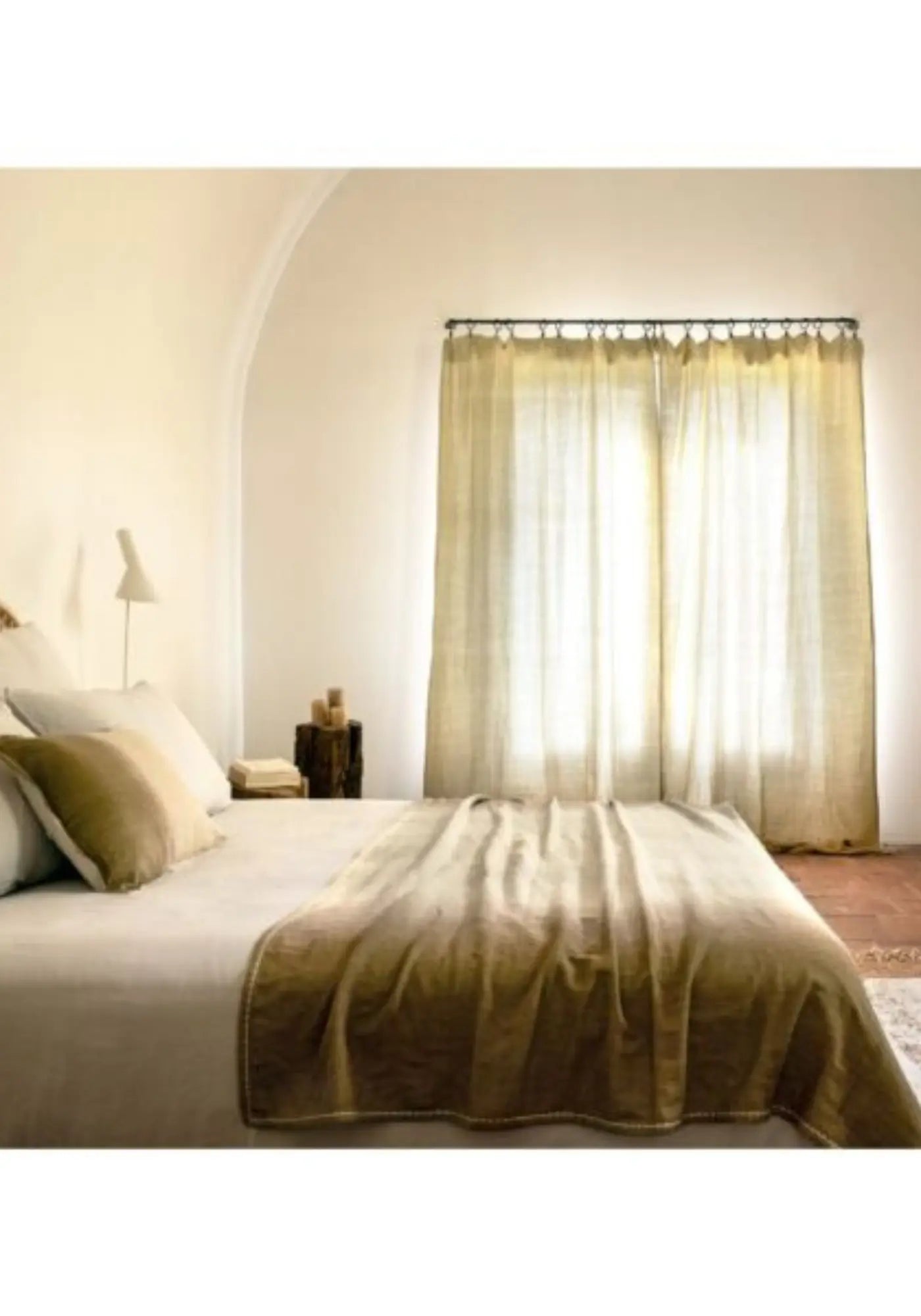 Le plaid yoga 140 x 220 cm bronze de chez Bed and Philosophy 