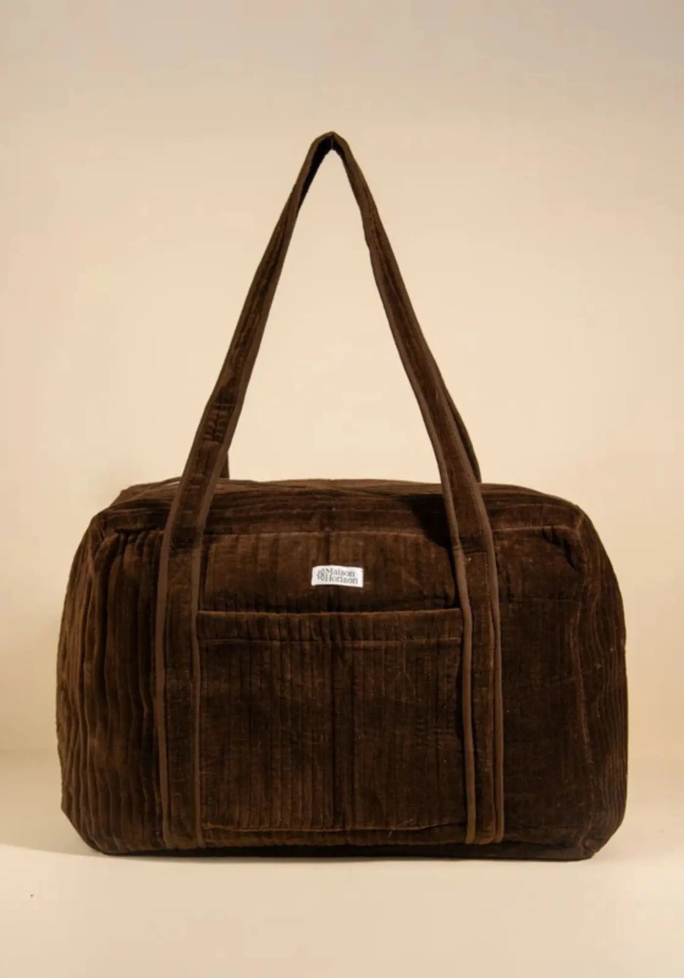 Le sac week-end ou à langer lola velours chocolat de chez Maison Horizon 