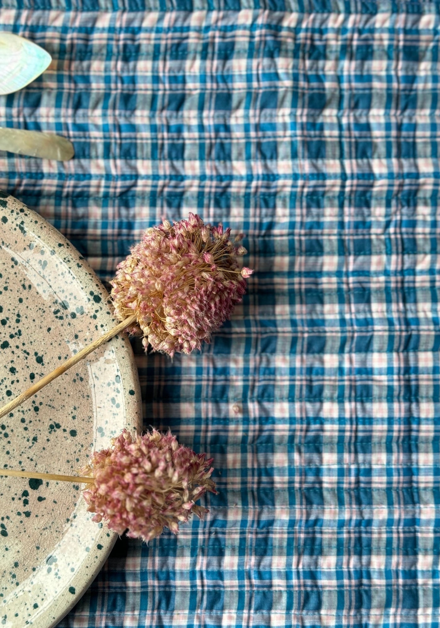 Le set de table à carreaux bleu ciel de chez Les Petits Bohèmes