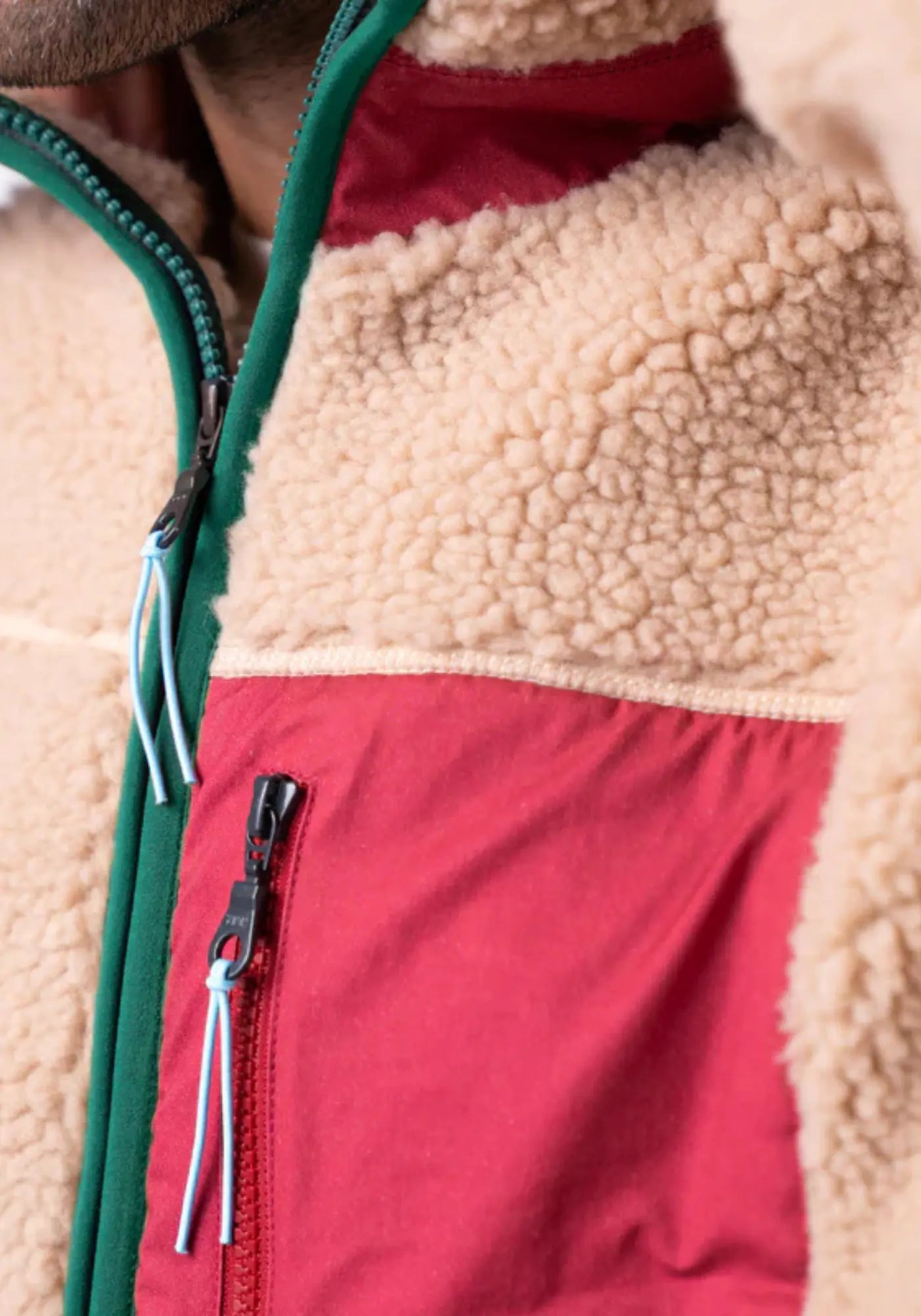 zoom sur la sherpa mixte zipée naturel et bordeaux de chez Billybelt