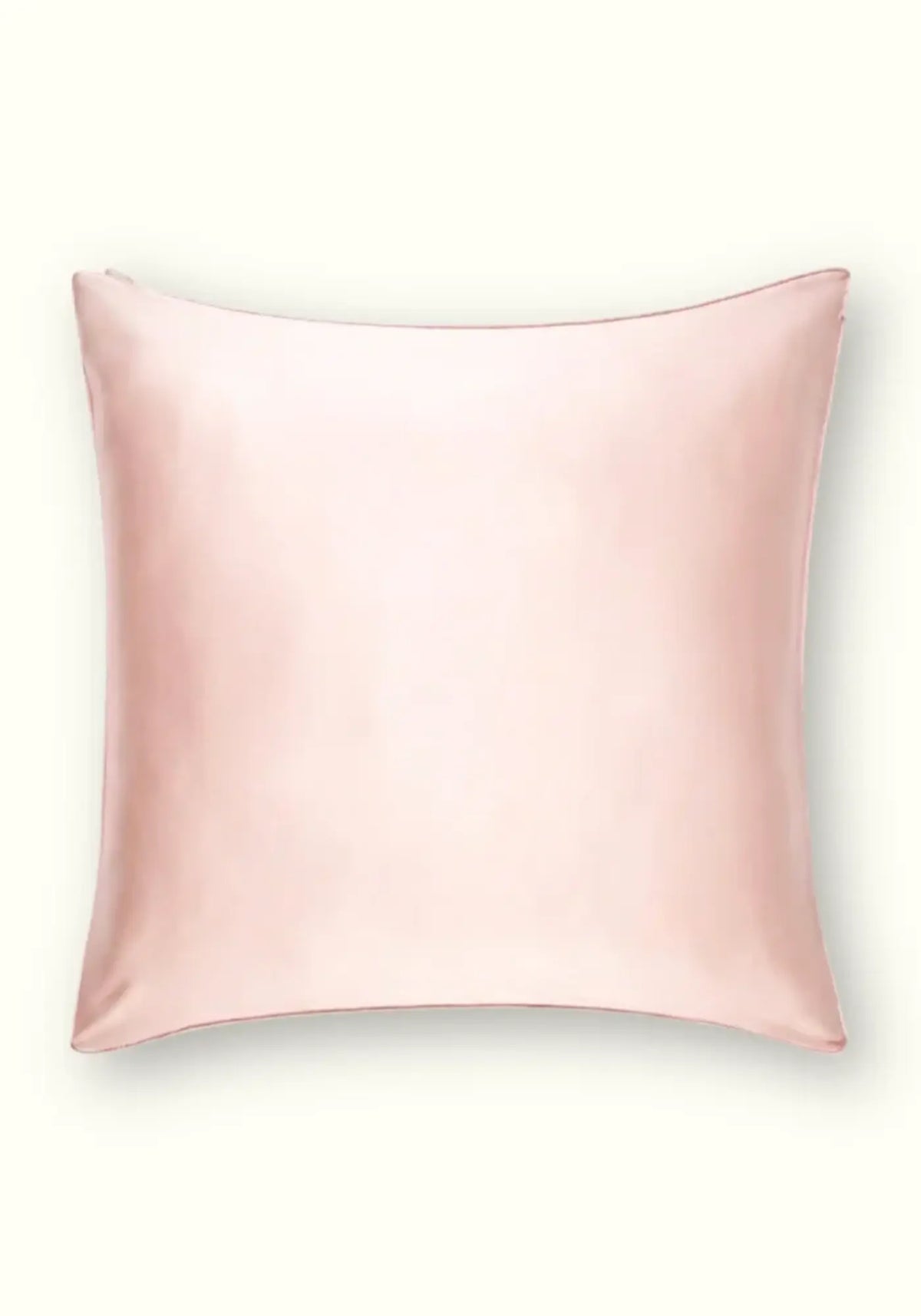 La taie d'oreiller en soie carré rose poudré de chez Emily's Pillow