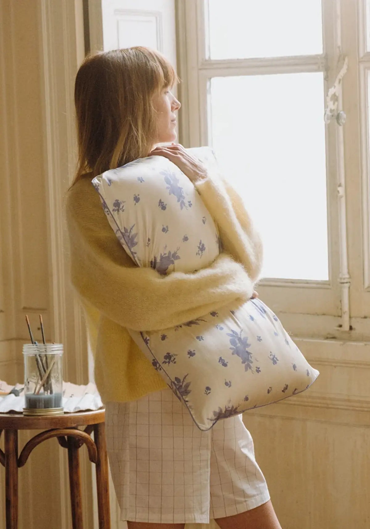 La taie d'oreiller en soie rectangle fleur de bleuet de chez Emily's Pillow