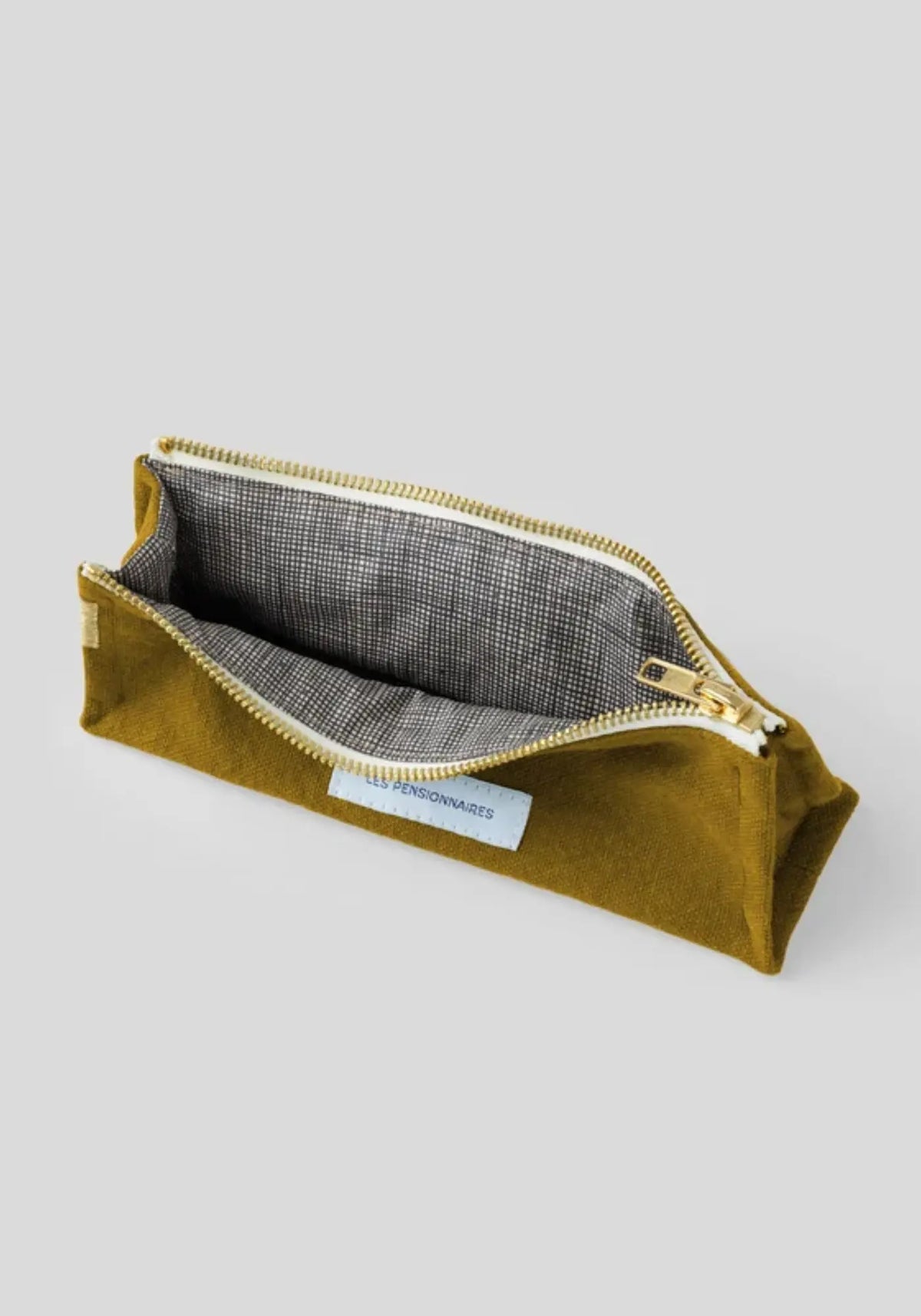 La trousse à crayons vert bronze des Pensionnaires