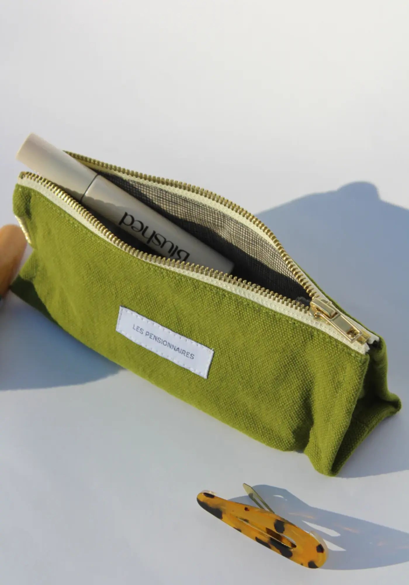 La trousse à crayons vert mousse des Pensionnaires