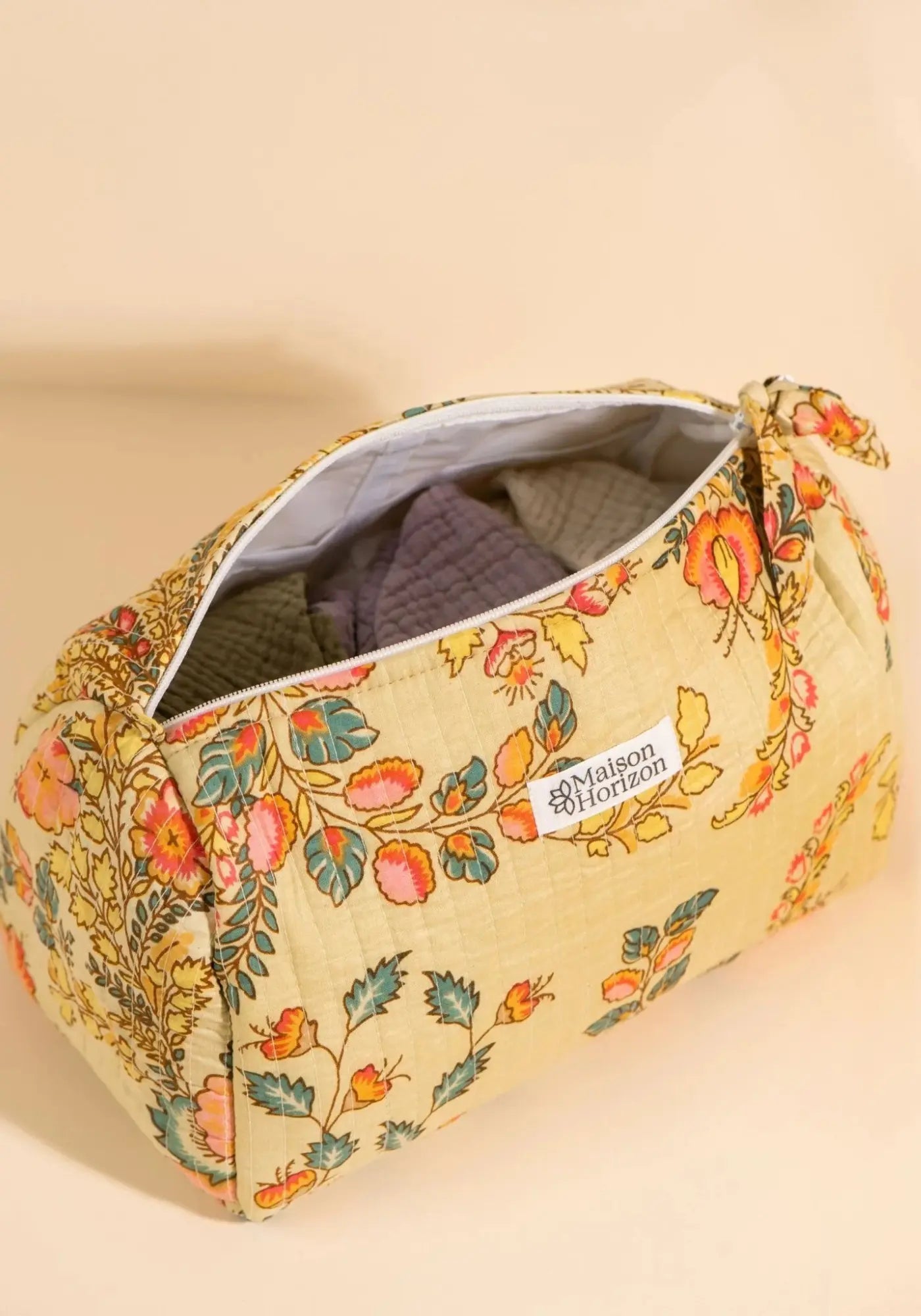 La trousse de toilette banita beige pastel de chez Maison Horizon