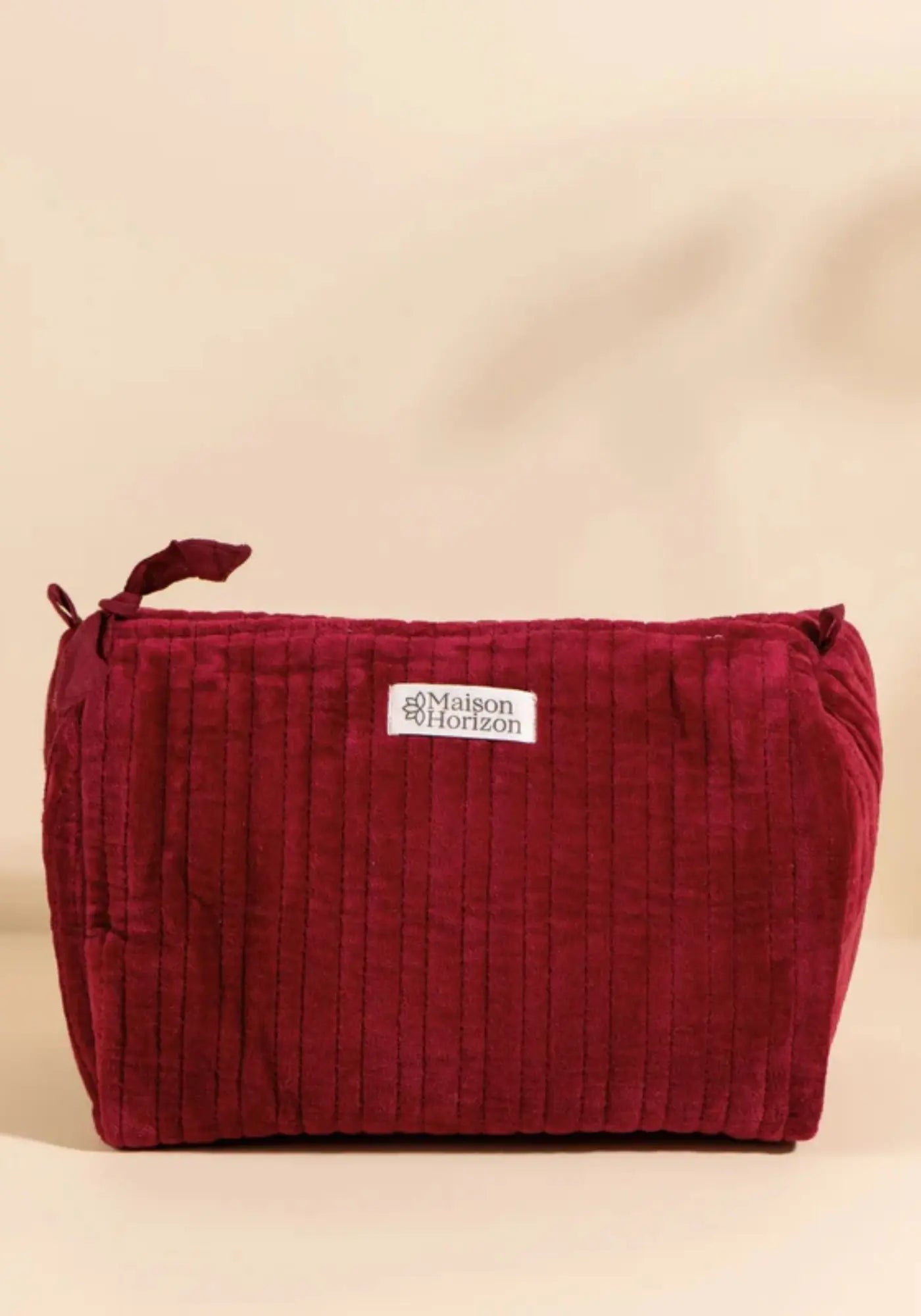 La trousse de toilette banita velours lie de vin de chez Maison Horizon