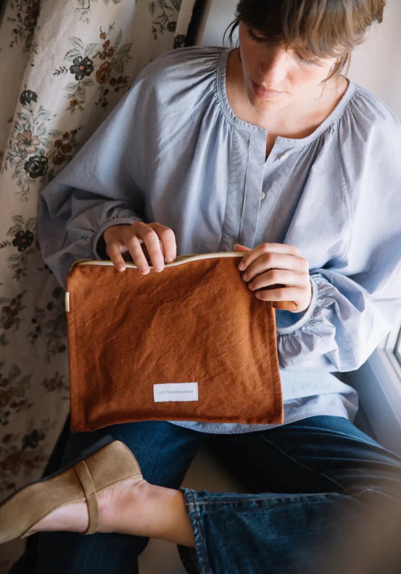 La trousse de toilette en coton bio marron caramel des Pensionnaires
