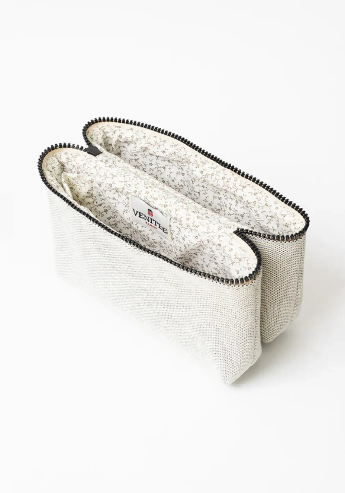 L'intérieur de la trousse twin M faubourg de chez Venitee